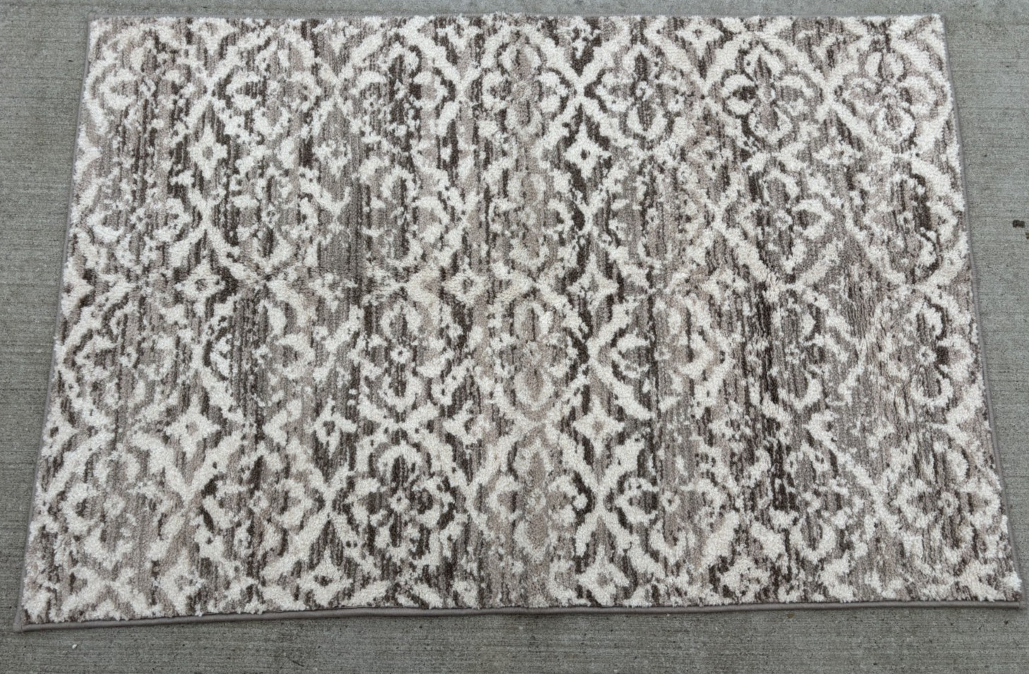 Tahara Accent Mat 30×46 in Non-Slip Backing Patterned Washable