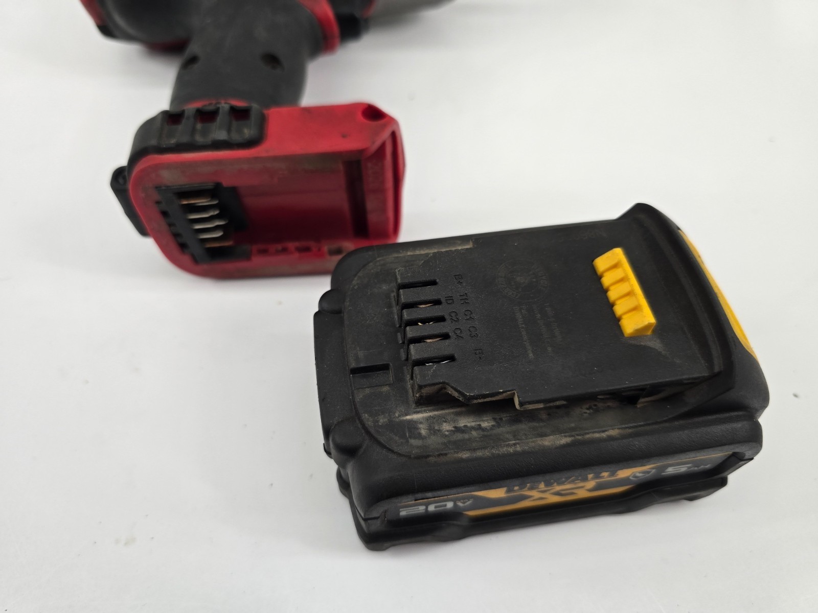 Mac tools BWP152 1/2” Brushless 3-speed Impact + Dewalt 20V 5AH Battery + Charge