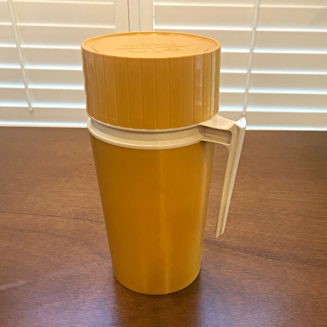 Thermos Vacuum Flask Pint 7202 Yellow/White Twist Lid Handle 4-Piece Set