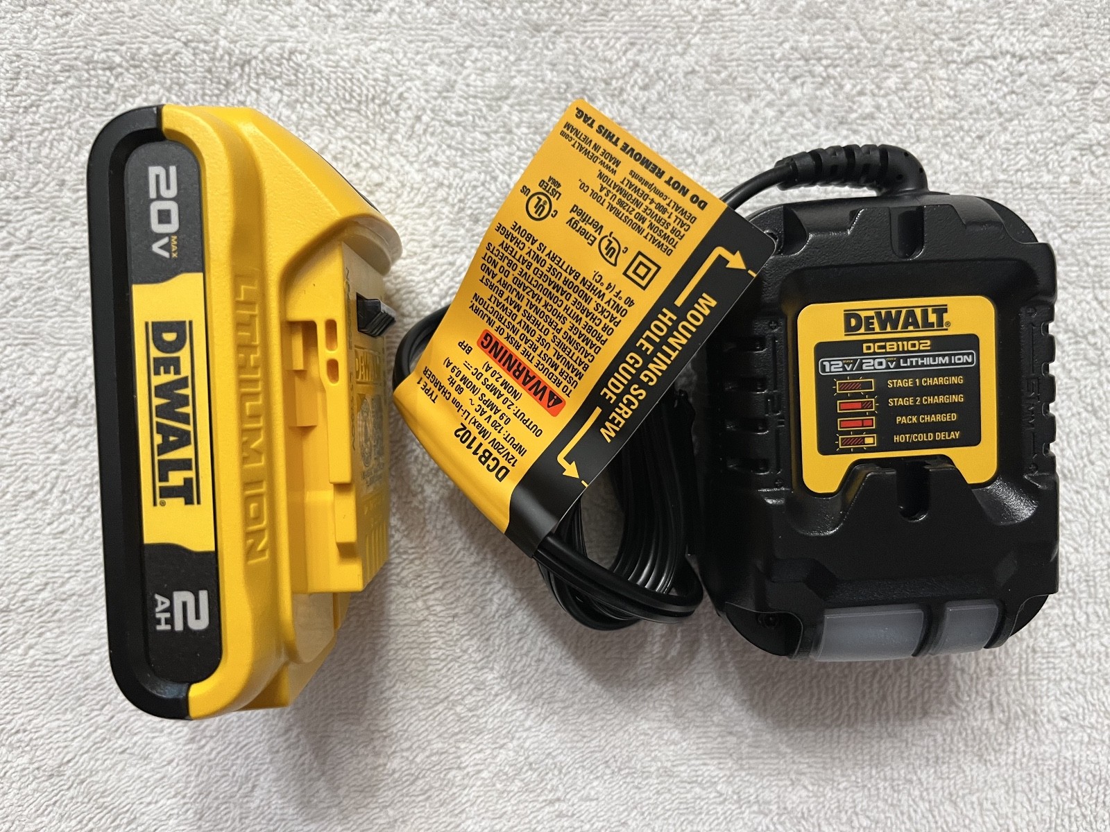 New Dewalt DCB1102 12V & 20V Compact Battery Charger & DCB203 2.0Ah 20V Battery