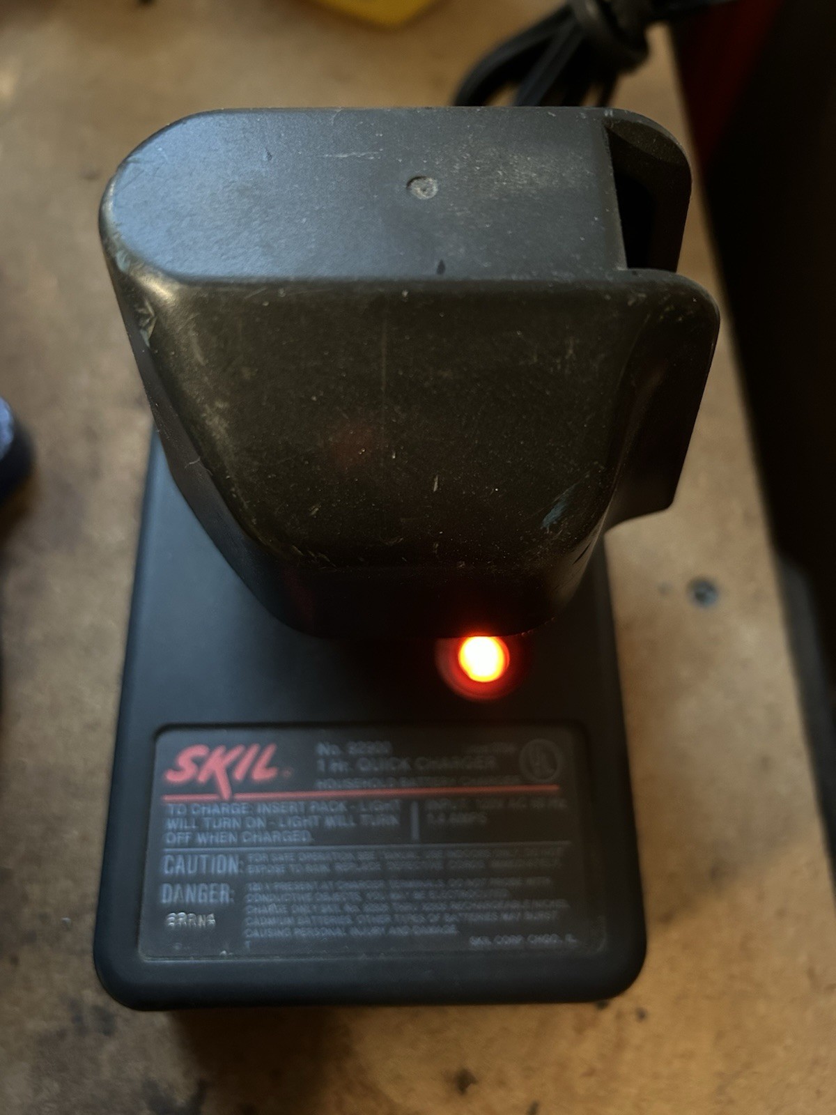 SKIL 92900 1 Hr Quick Charger 12V Black with Battery Included