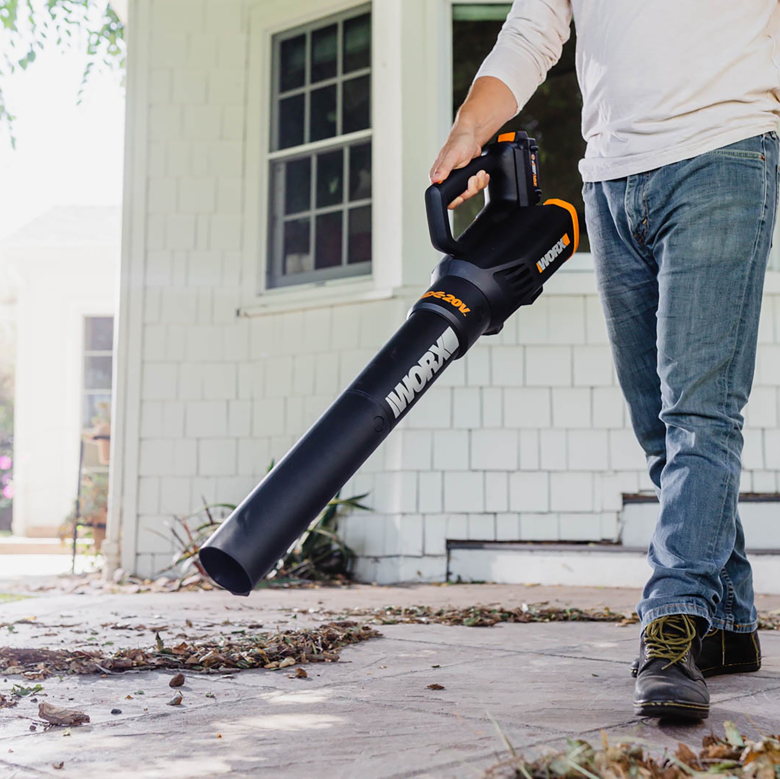 WG547 Worx 20V PowerShare 2-Speed Cordless Turbine Leaf Blower