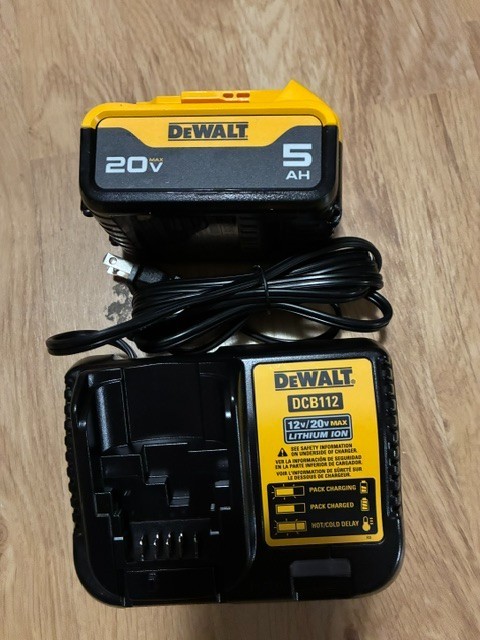 NEW Dewalt DCB205 5.0Ah Battery and DCB112 charger