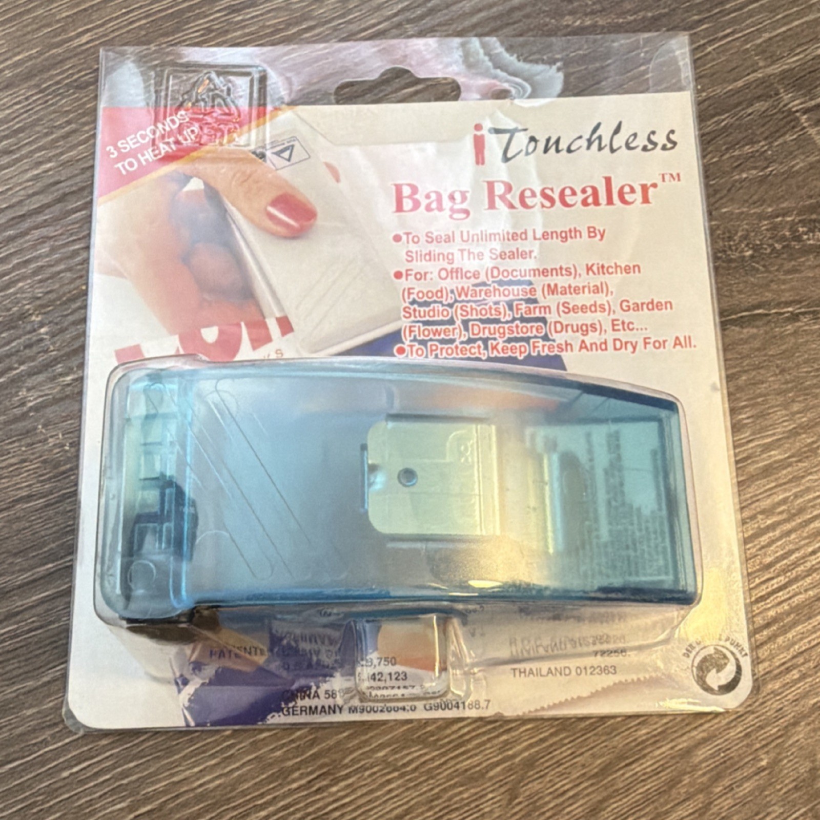 iTouchless Bag Resealer Plastic Blue Red Kitchen Tool Less Than 10 in