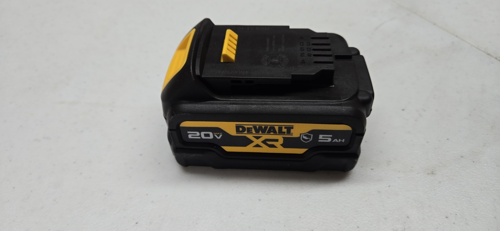 DEWALT 20V MAX 5Ah Lithium Ion Battery DCB205G, Oil Resistant, Yellow