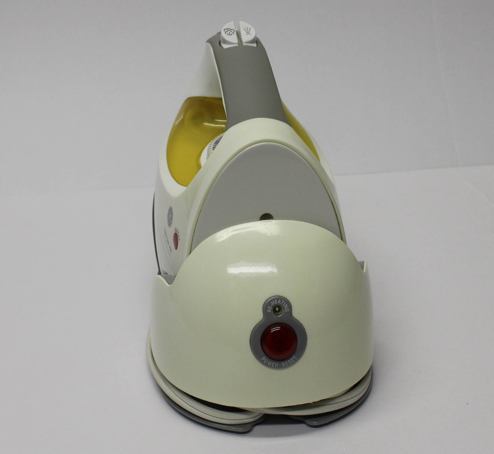 GE General Electric Cord-Free Cordless Cloths 1350 Watt Iron and Base 169097