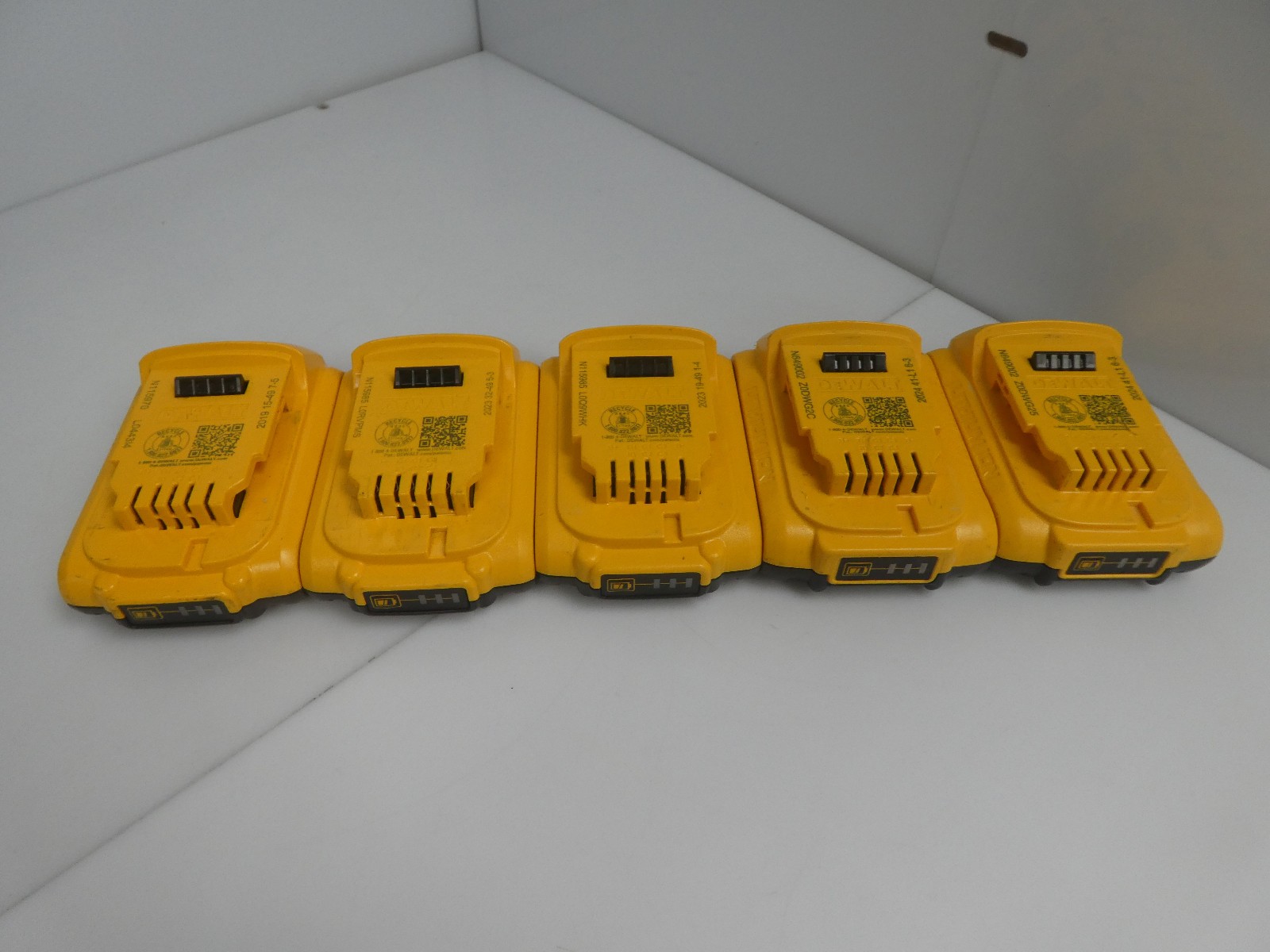 Lot of 5 DEWALT 20V MAX Lithium-Ion 2.0Ah Battery DCB203 USED