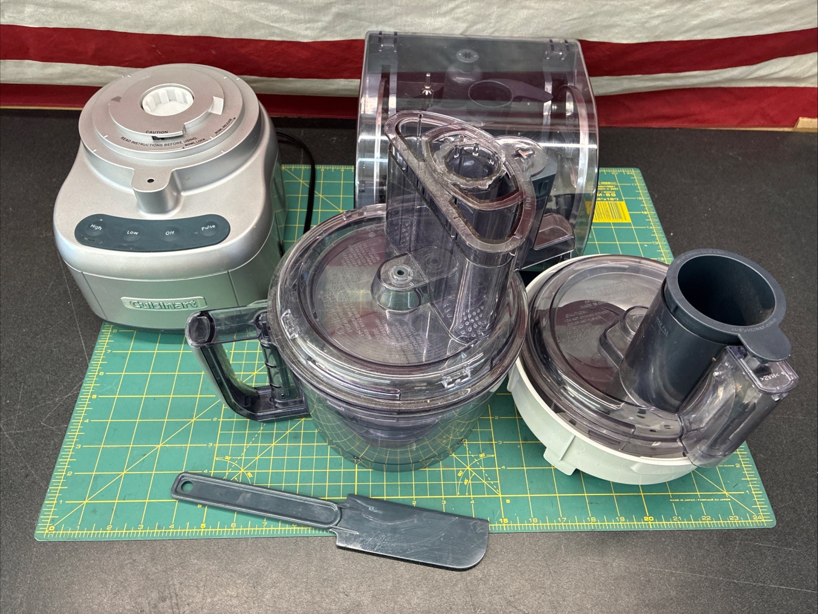 Cuisinart CFP-26SVPC 13 Cup Food Processor Complete Set Tested Works Used Clean