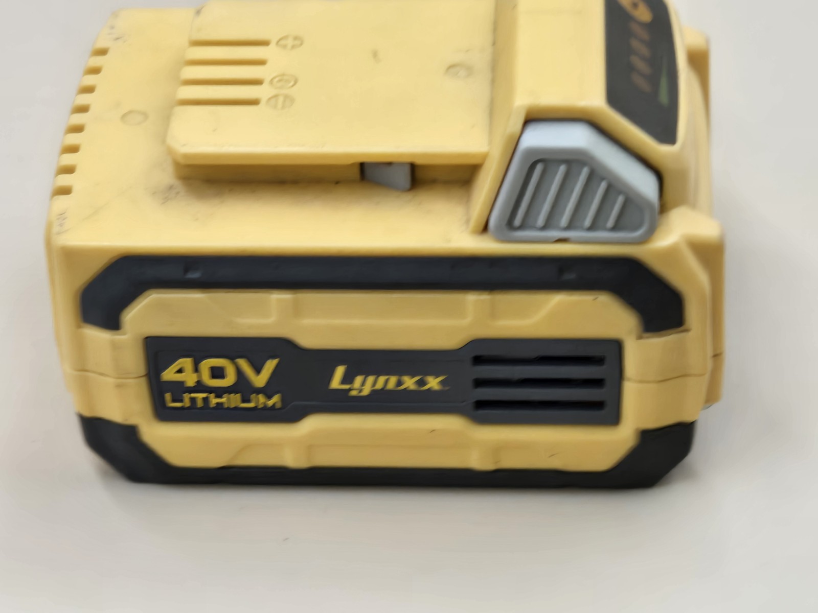 Lynxx 40V 2.5Ah Lithium-Ion Battery Pack. Used Works Great.