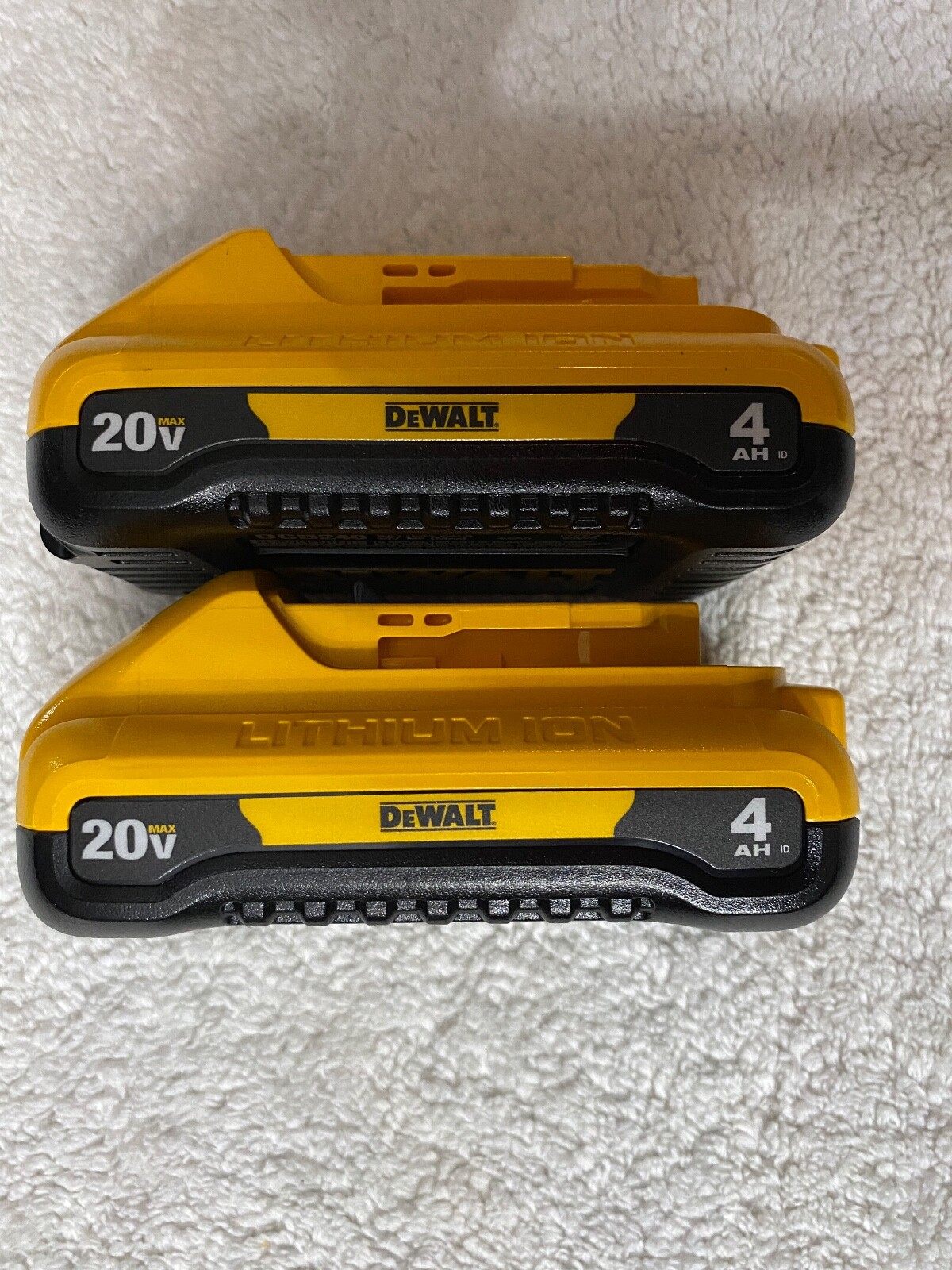 2 New Dewalt 20V Volt Max DCB240 4.0Ah Lithium Ion Batteries Li-ion DCB240-2