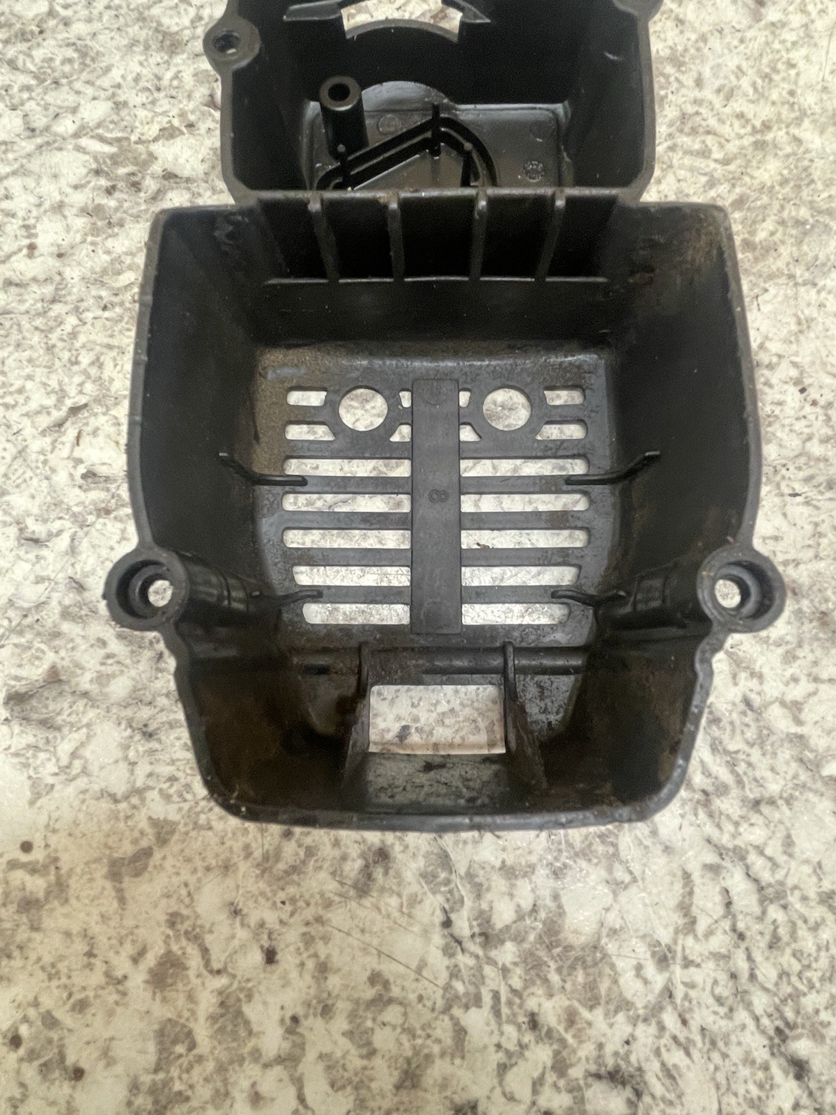 OEM Ryobi Bolens BL100 31cc 17″ Weed Trimmer Throttle Cylinder Exhaust Cover