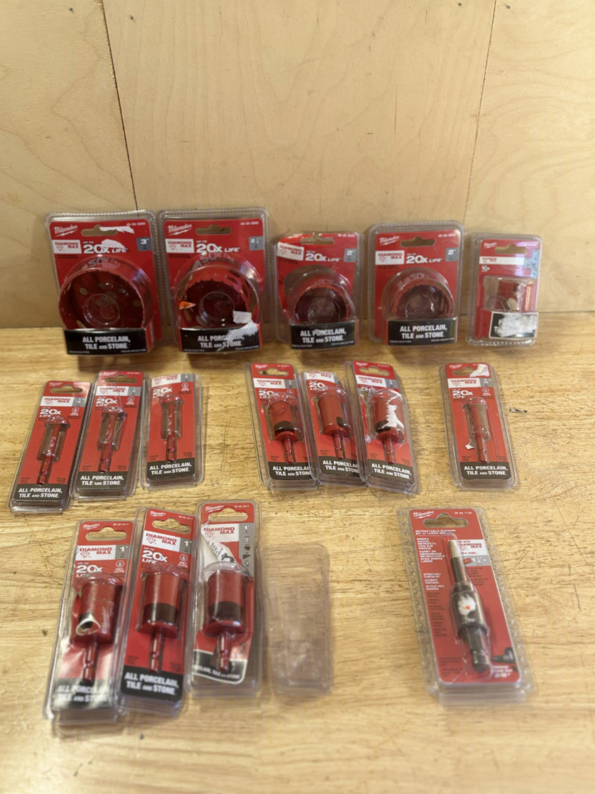 Milwaukee DIAMOND MAX Hole Saw Bits Assortment (16 Pieces) – NEW