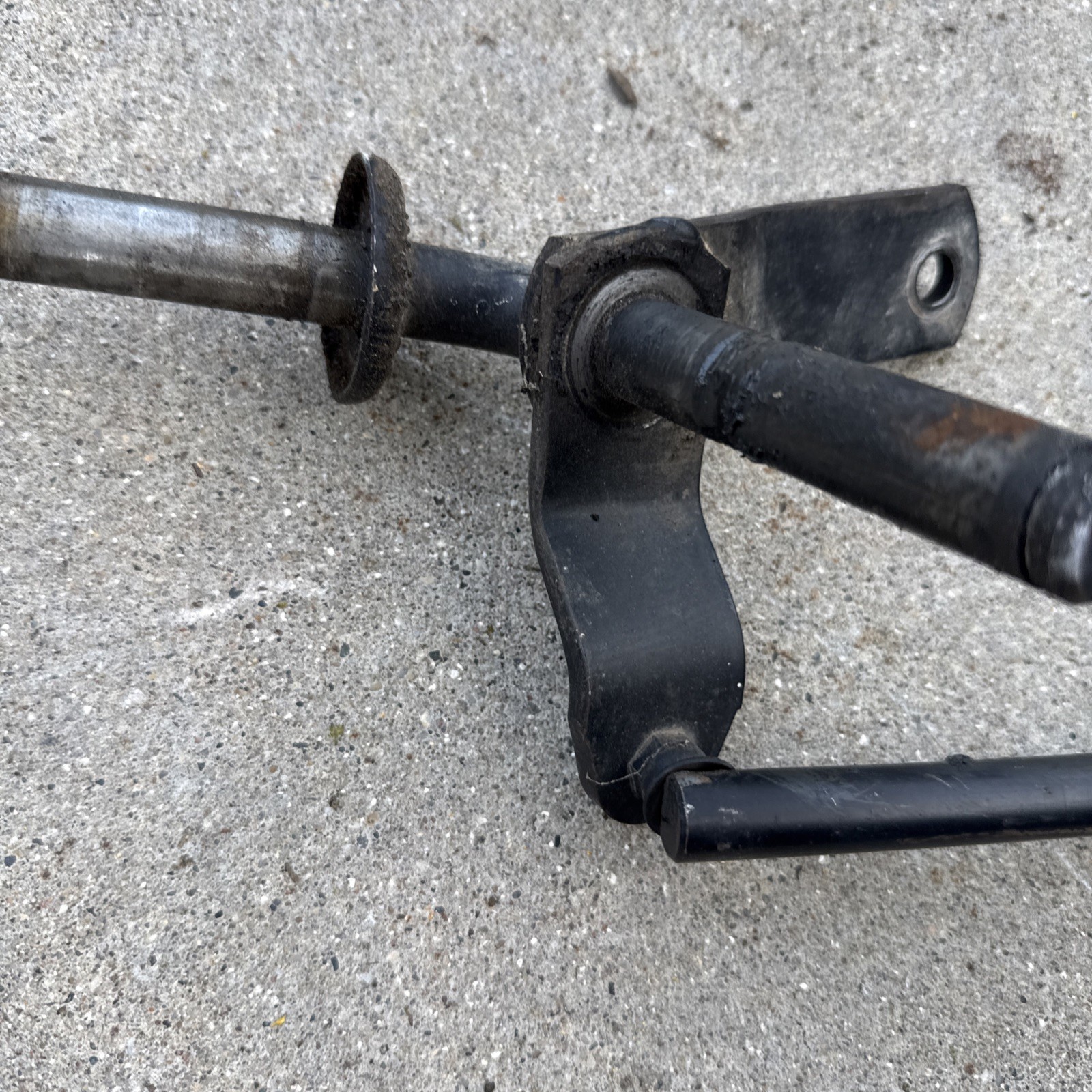 JOHN DEERE FRONT AXLE Spindles and Tie Rod. 160 165 170 175 180 185