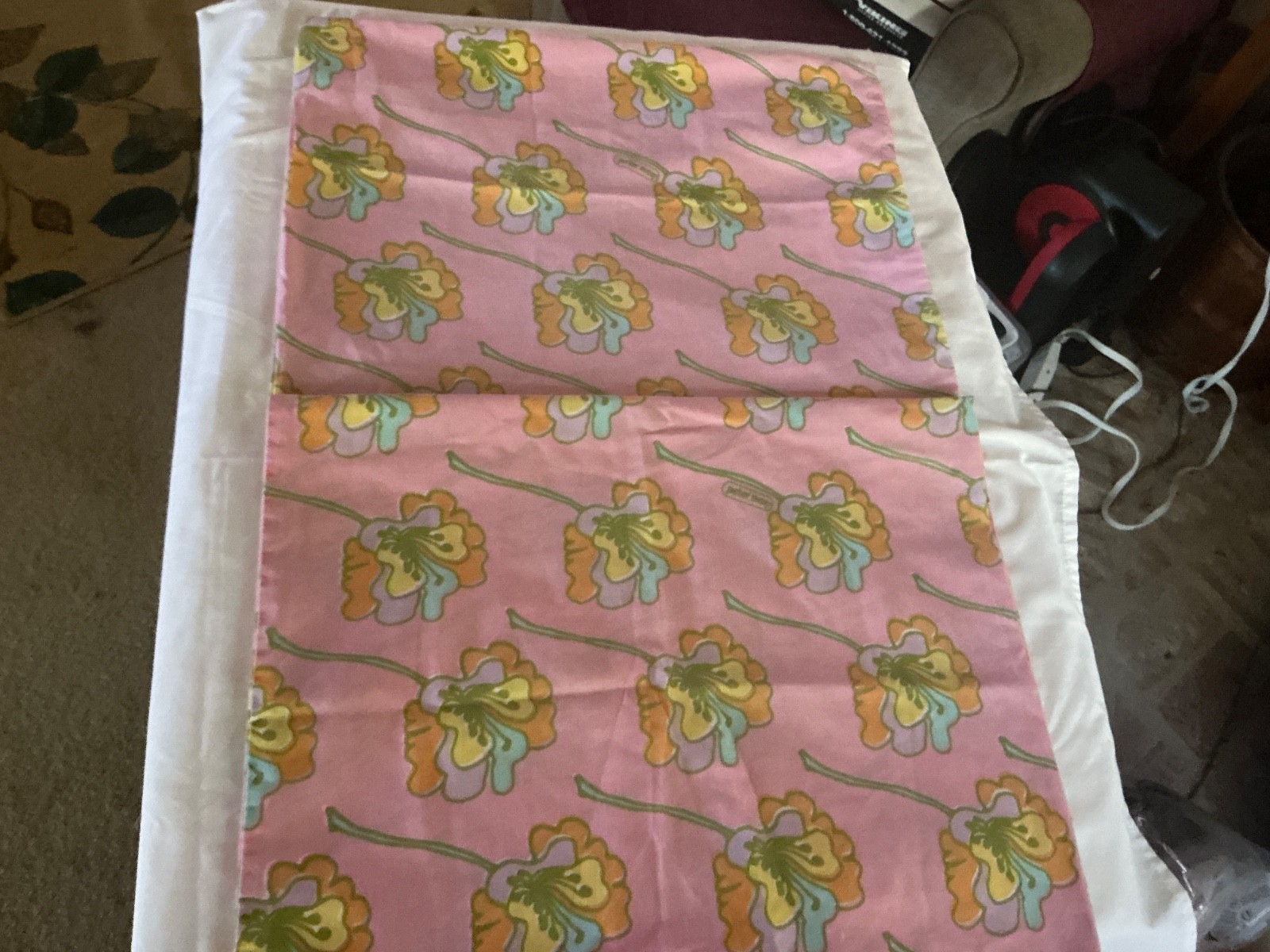 Peter Max Twin Flat Top Sheet + 2 pillow cases. Vintage. Pls read description.