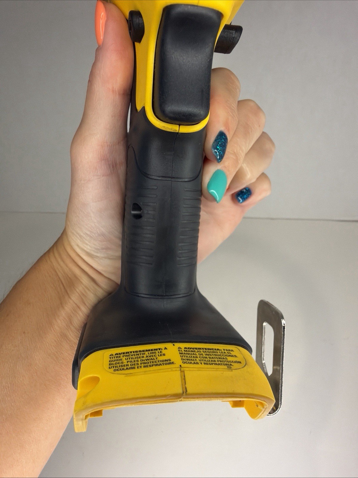 Dewalt DCF885 20V Cordless Drill 1/4″ Impact Driver MINT Tool WORKING
