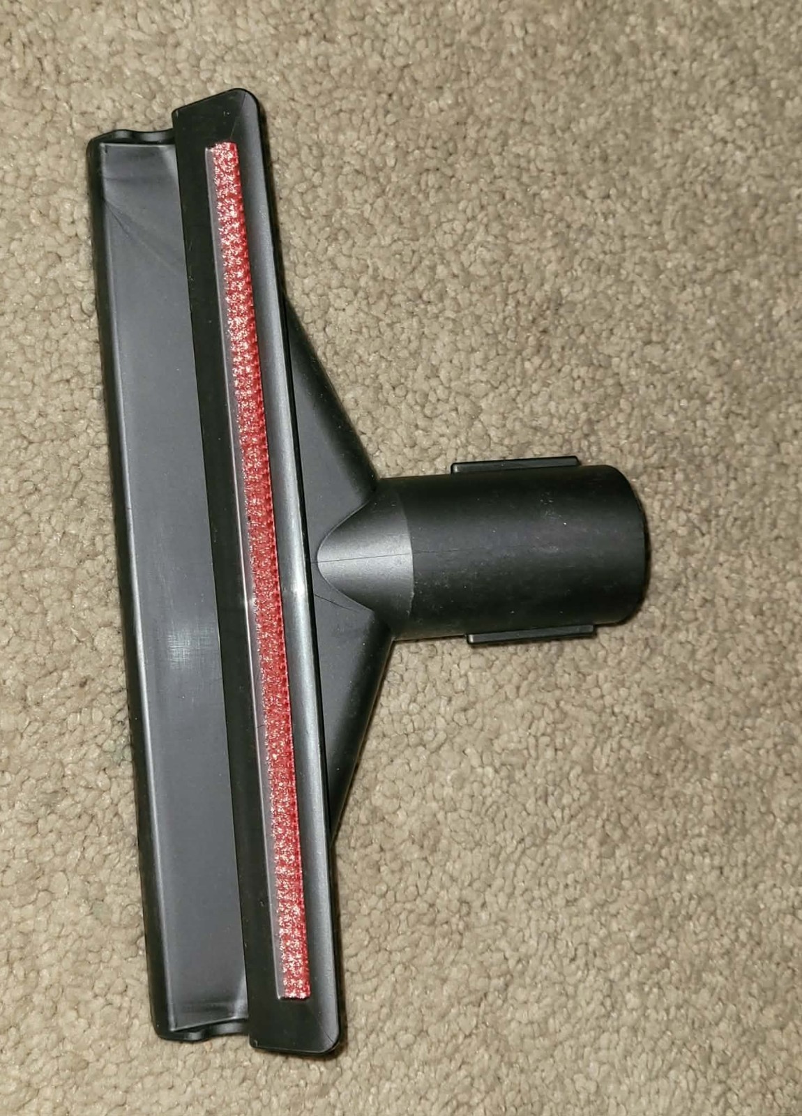 Dyson V15 Detect Cordless Vacuum, Illumination Reveals dust