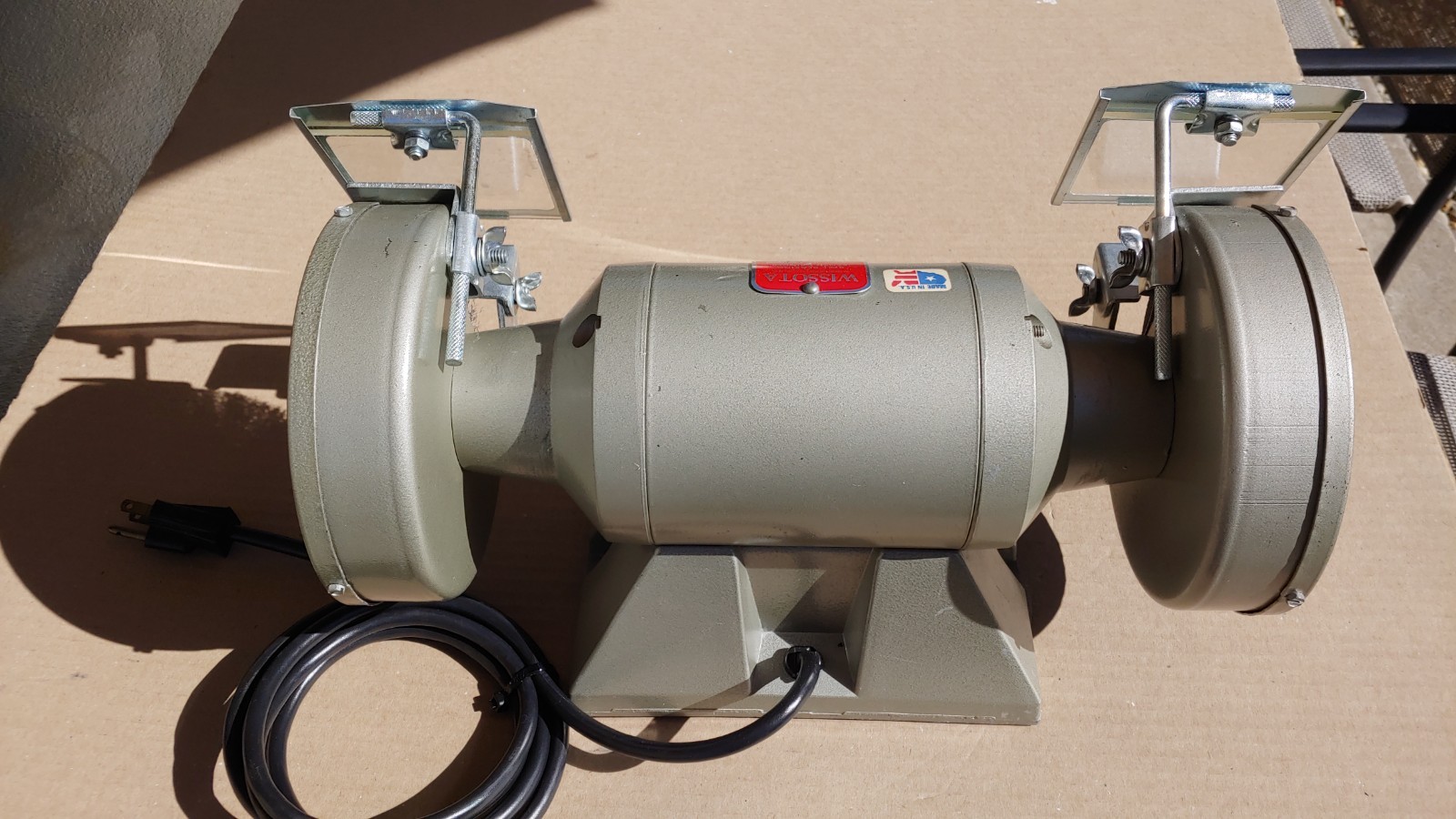 V[NTAGE WISSOTA BENCH GRINDER, E-6 USA 6″ WHEEL 1/3 HP 115 V