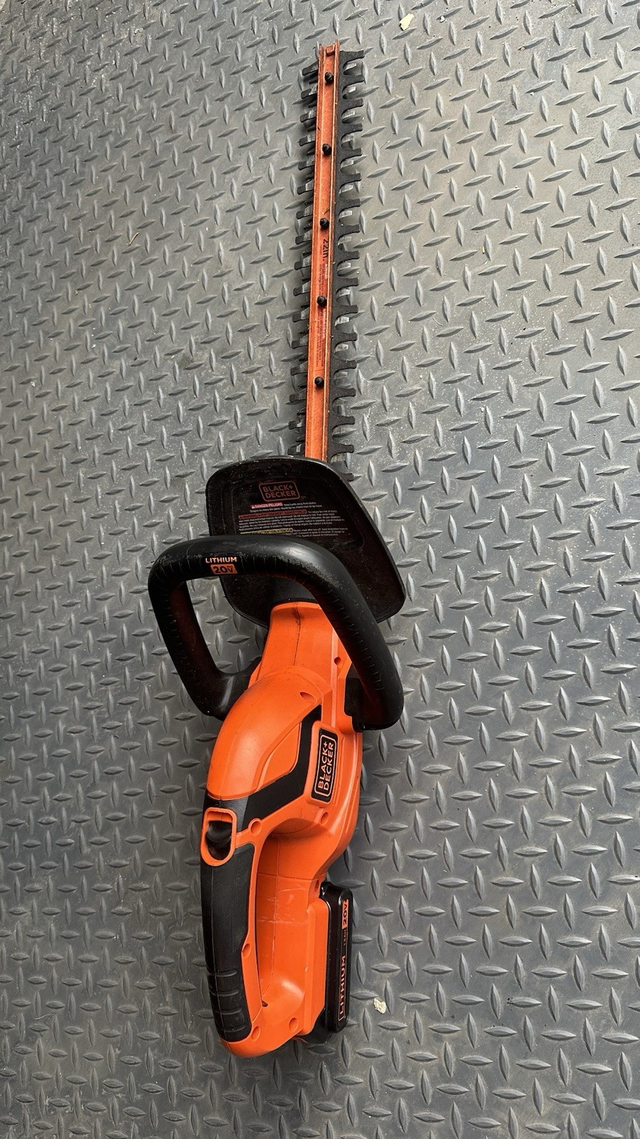 BLACK+DECKER BEHT350 22in Electric Hedge Trimmer