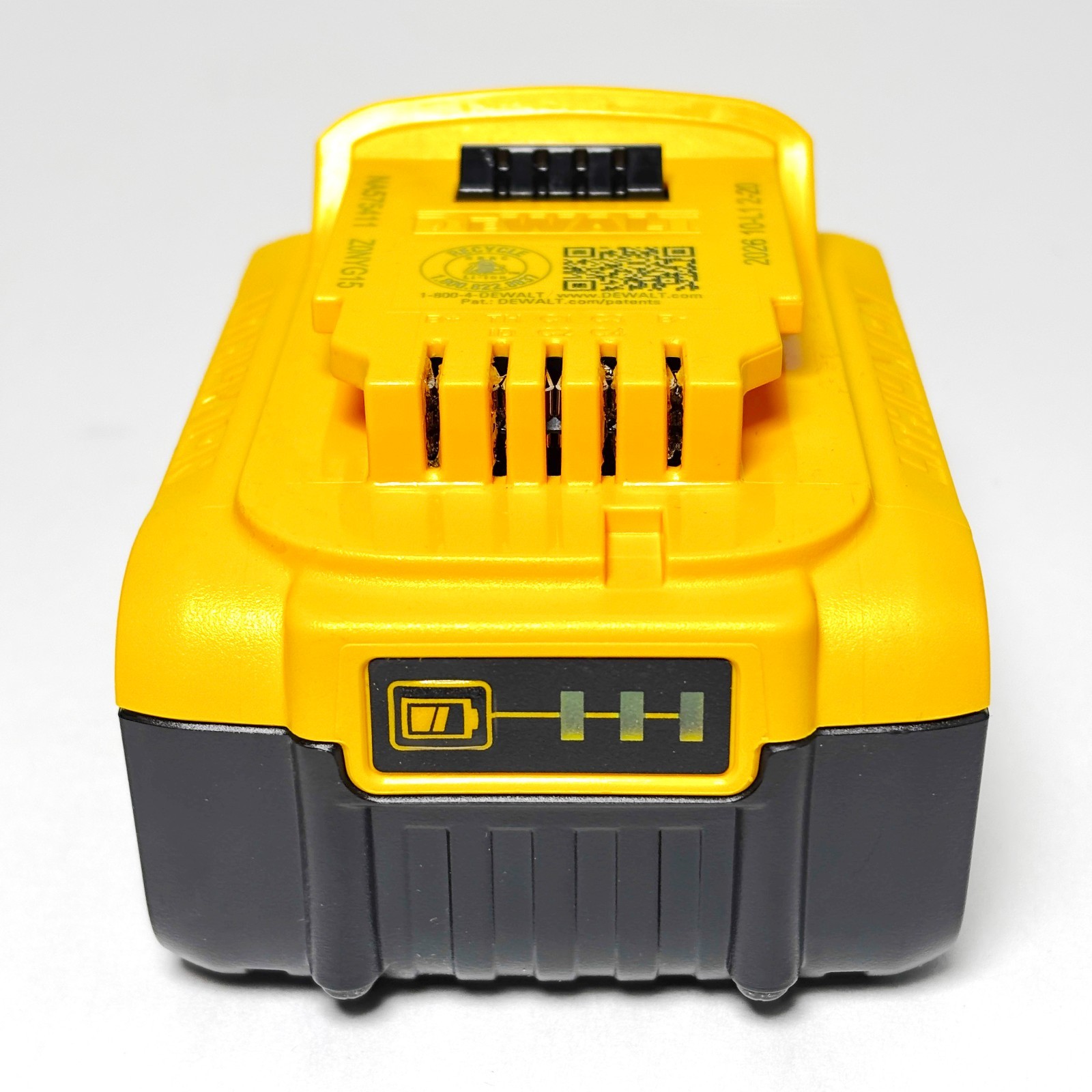 DeWalt DCB205C 20V MAX Lithium-Ion 5 Ah Battery and Charger