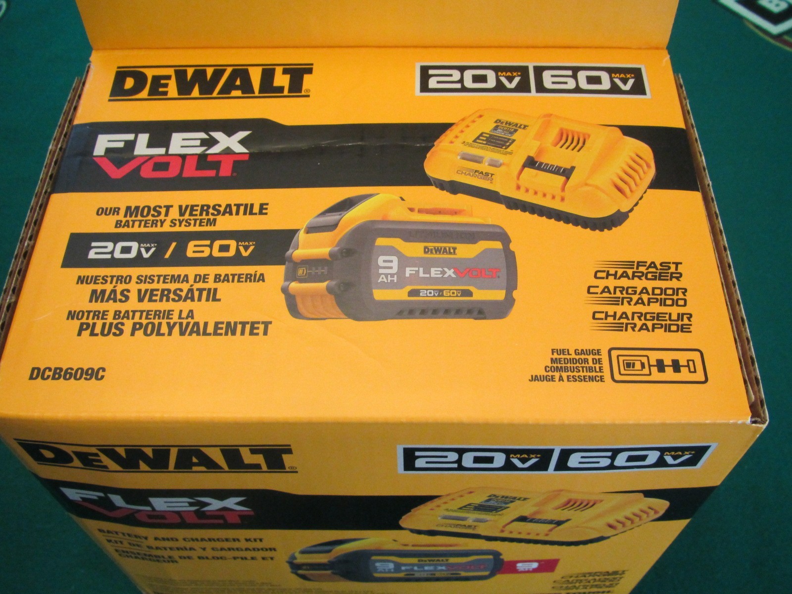 DeWALT 20V/60V MAX FLEXVOLT Lithium-Ion 9Ah Battery & Fast Charger Kit DCB609-C