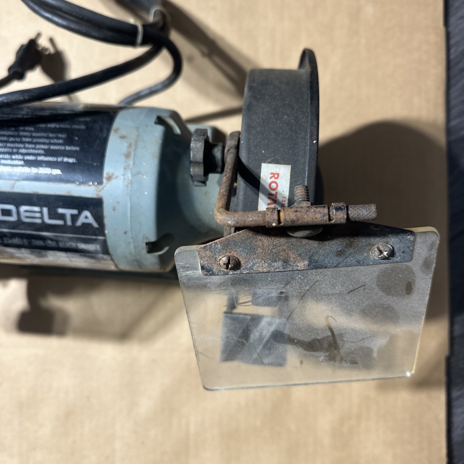 Delta Bench Grinder Model 23-660-6″ Thin Line 1/5 HP 3450 RPM – Works Great