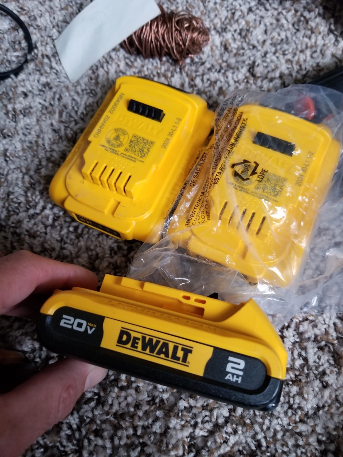 New Dewalt DCB203 20V Battery 2.0Ah Lithium Ion Li-Ion 20 Volt – Open Box (1x)