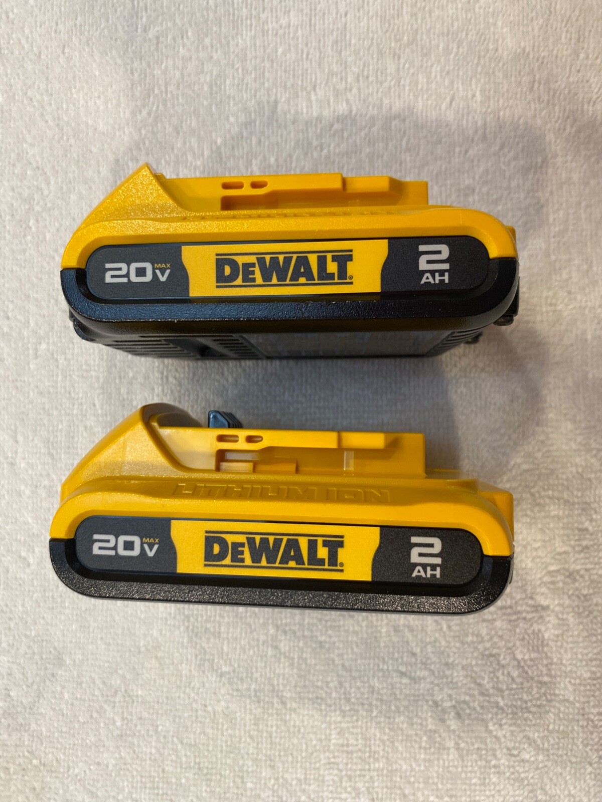2 New Dewalt DCB203 20V Max Batteries 2.0Ah Lithium Ion Li-Ion 20 Volt DCB203-2