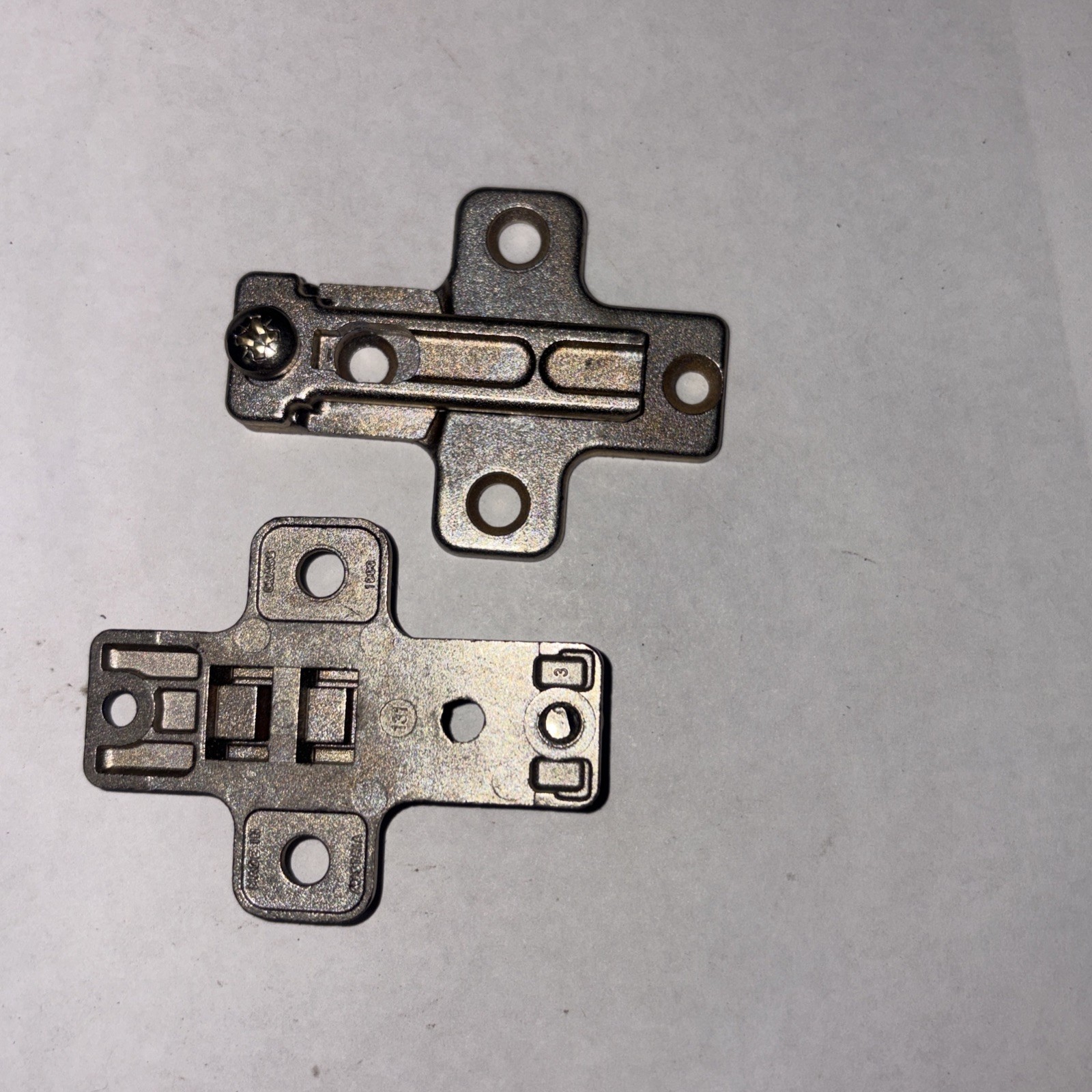 PAIR GRASS 131 Cabinet Hinge Base Plate 1000 Series Slide-On Adjustable New