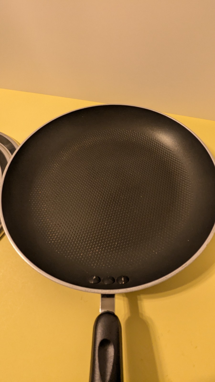 Brand ? Un-Flat SHALLOW Texture Coated 12″ Frypan & Lid. But Much Life Left