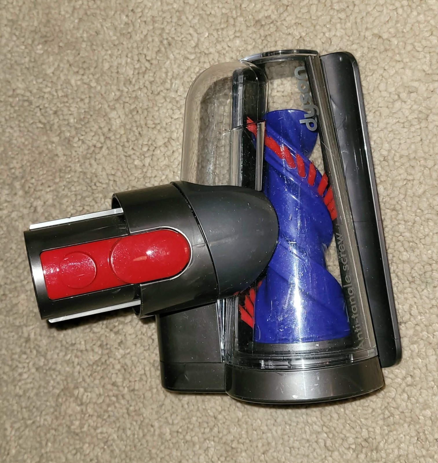 Dyson V15 Detect Cordless Vacuum, Illumination Reveals dust
