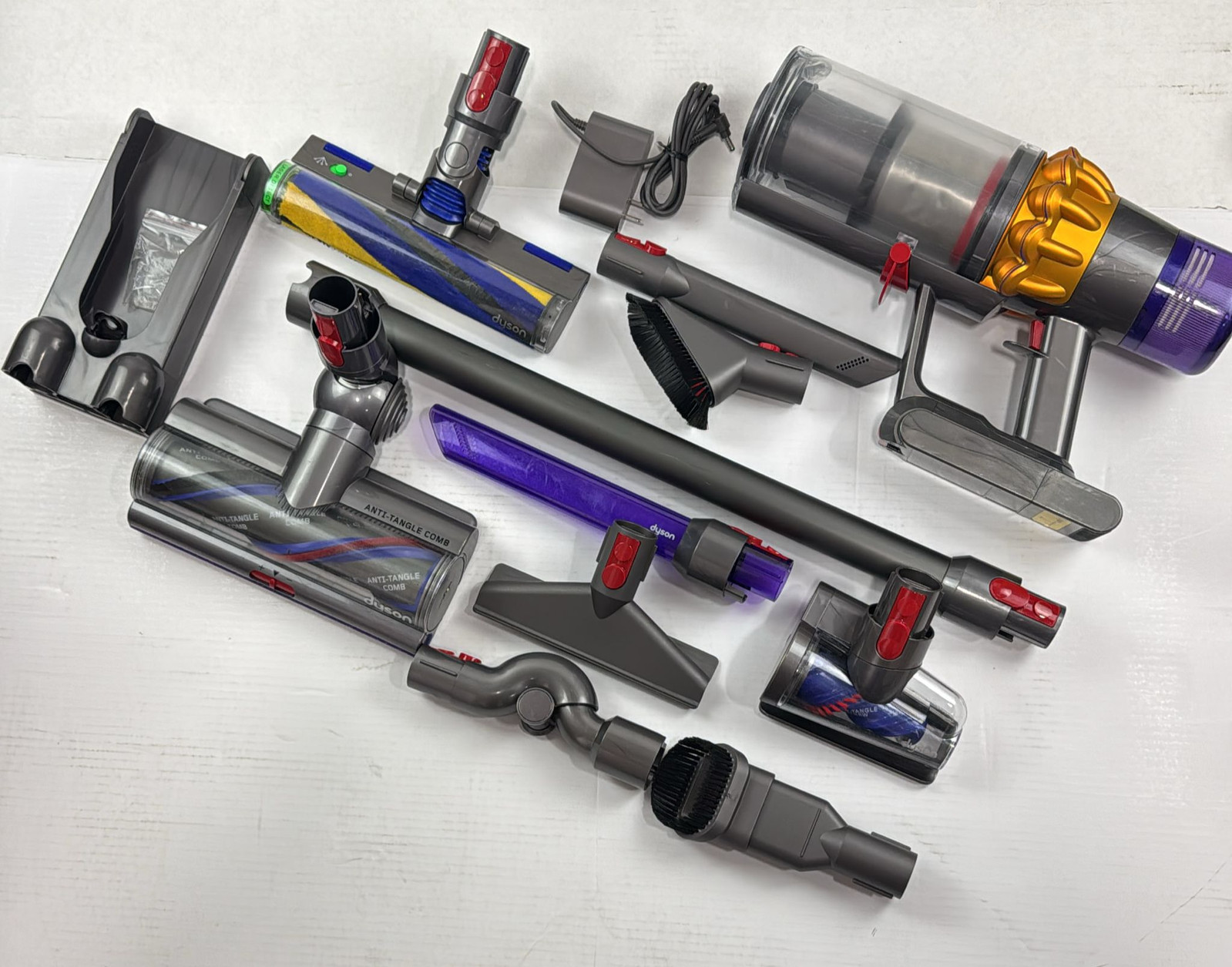 Dyson V15 Detect: Cordless Stick Vacuum Cleaner With Accessories and Wall Mou…