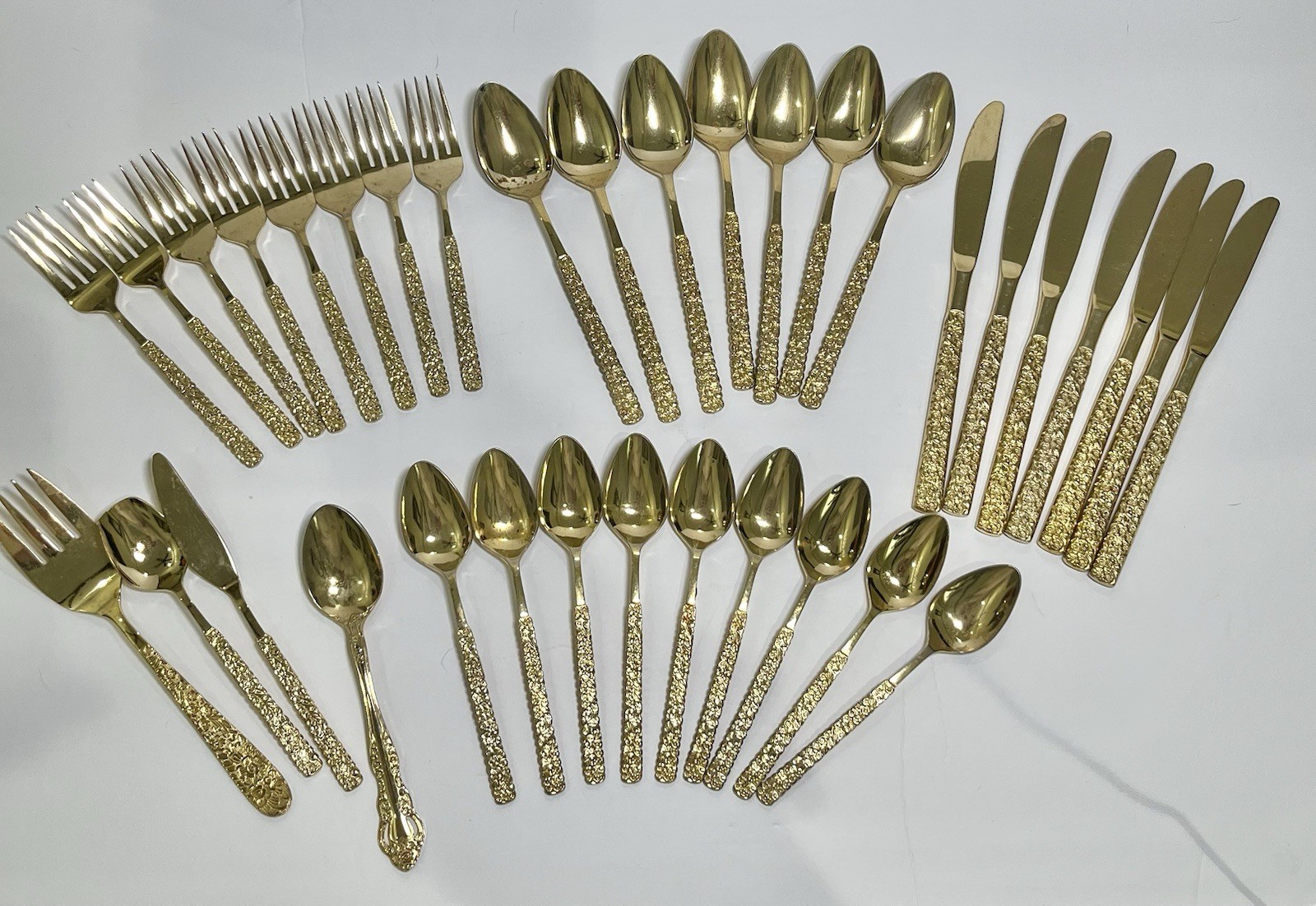 GOLDEN LIFETIME CUTLERY GOLD PLATE FLATWARE 34-PIECES