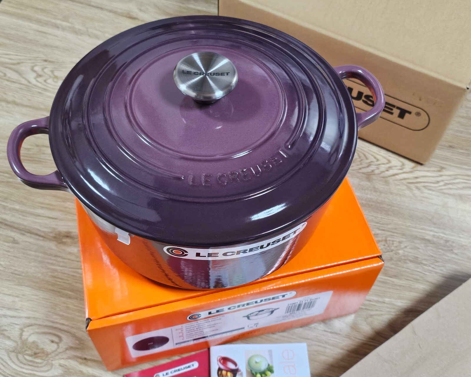 Le Creuset Cocotte 24cm 9.5in 4.5qt Fig Purple Silver knob Cast Iron Dutch oven