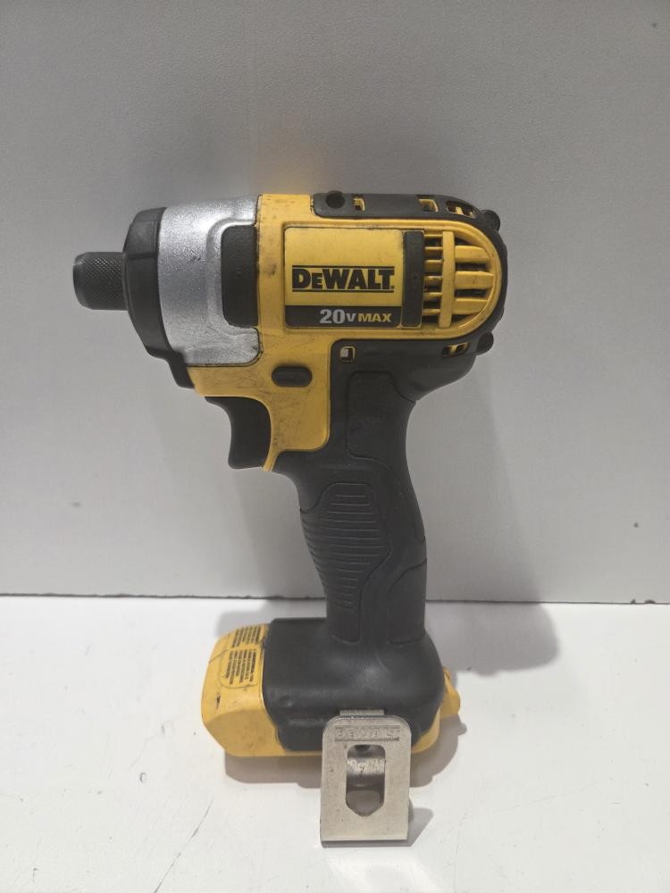 DEWALT DCF885 – 20V MAX* 1/4″ IMPACT DRIVER (P22019226)