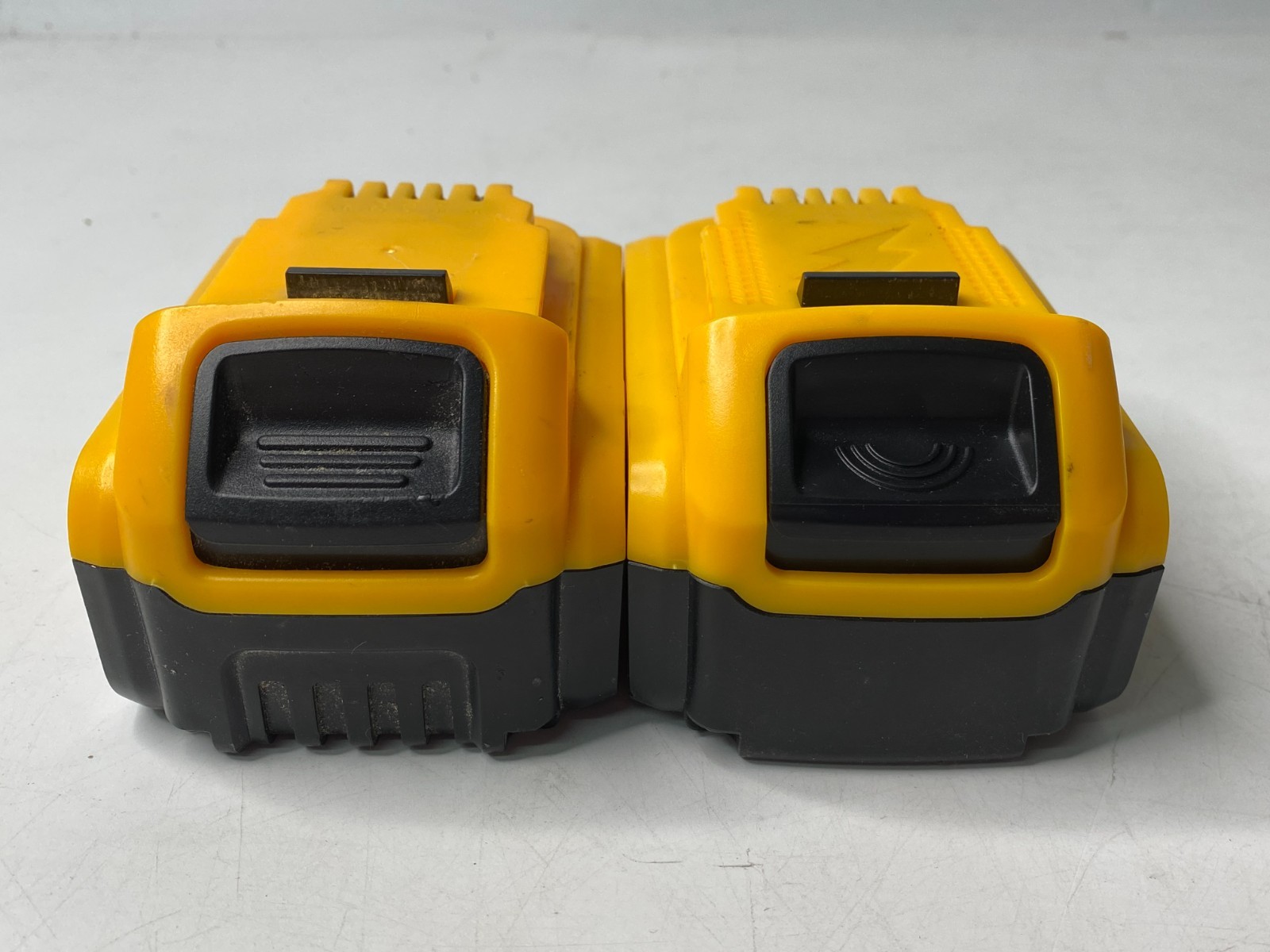 Lot of 2 FOR DEWALT 20V 8.0 AH 144Wh Lithium-Ion Rechargeable Battery W/ Charger