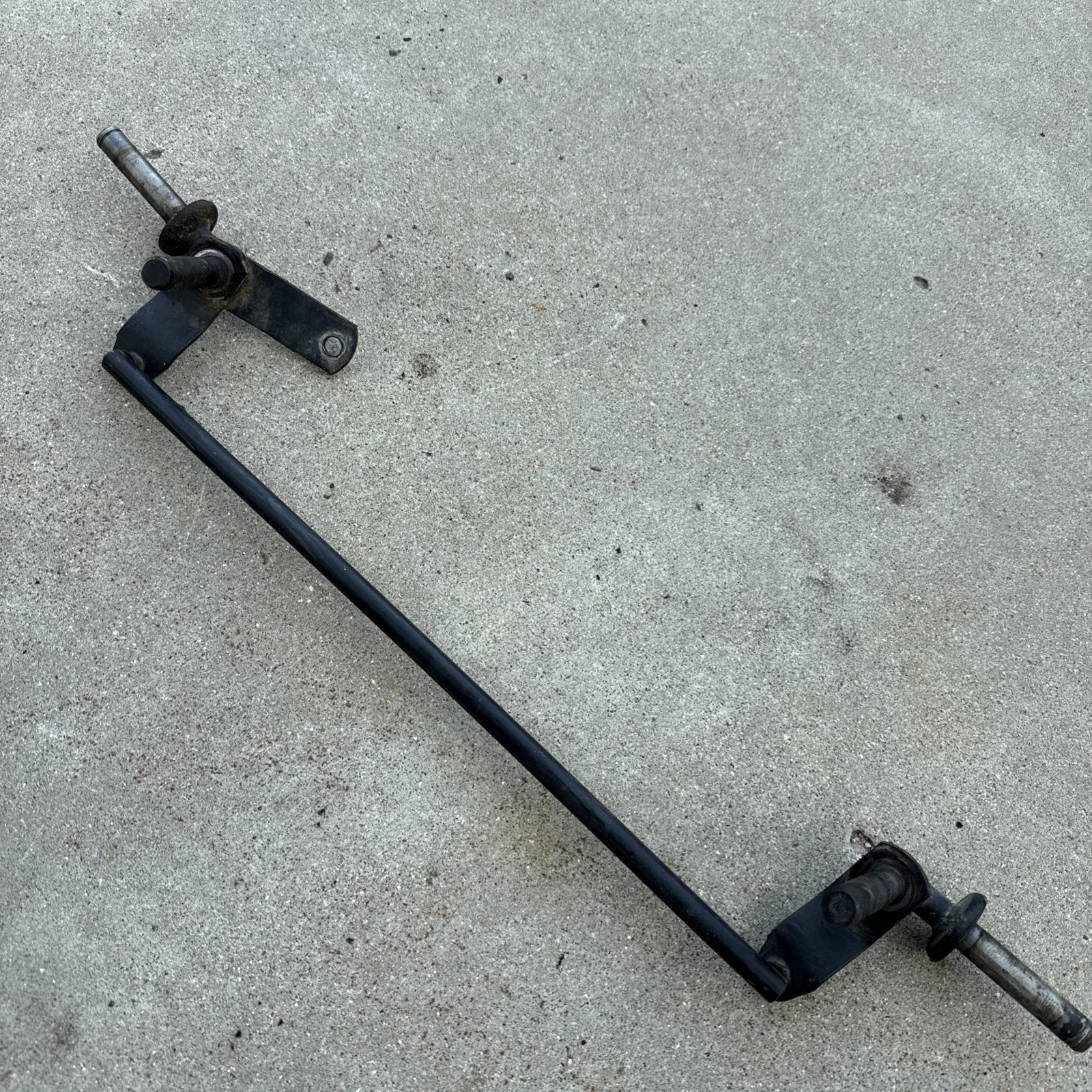 JOHN DEERE FRONT AXLE Spindles and Tie Rod. 160 165 170 175 180 185