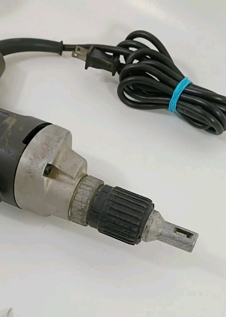 Black & Decker 2037 VSR Drywall Scrugun Screw Gun 4000 RPM WORKING – SEE VIDEO