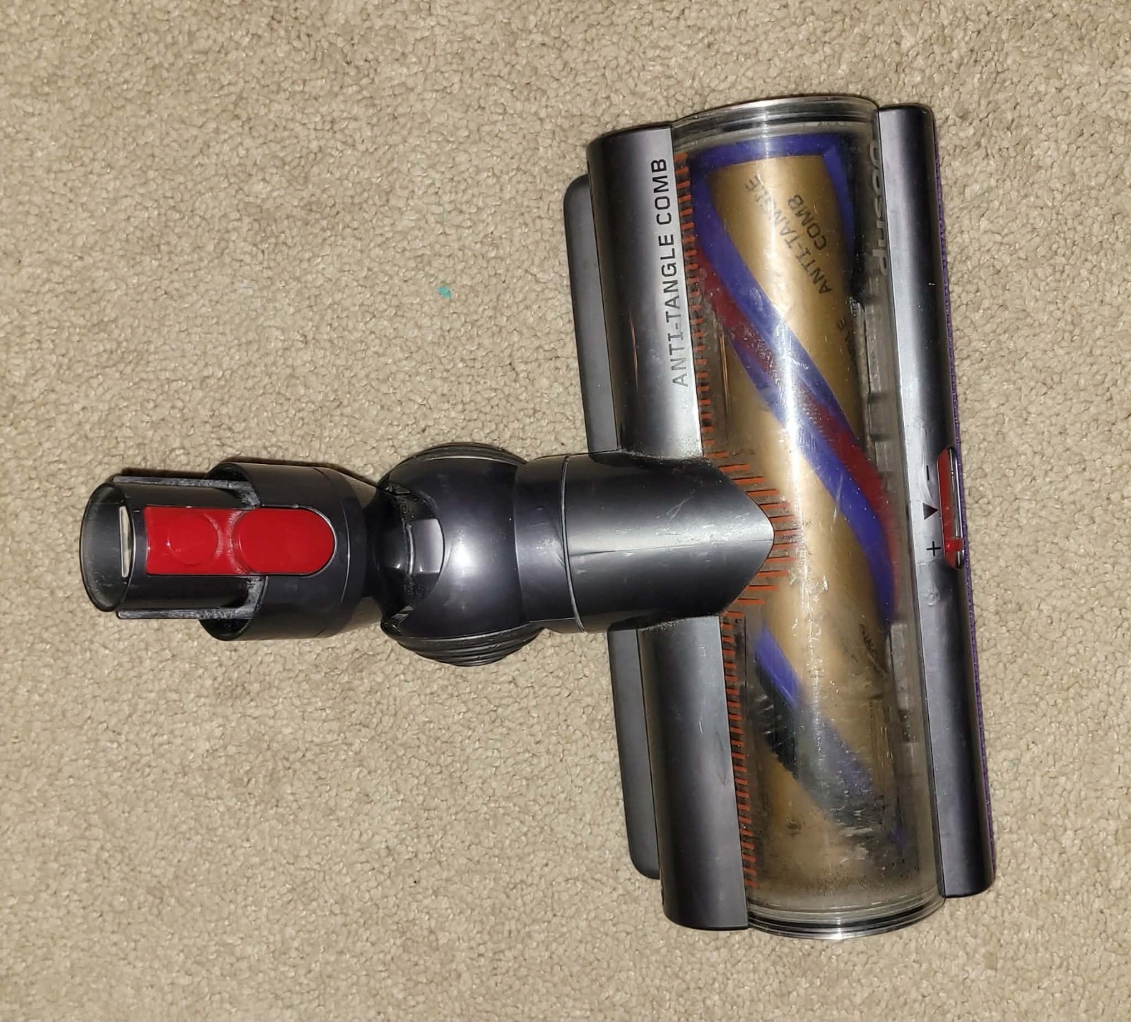 Dyson V15 Detect Cordless Vacuum, Illumination Reveals dust