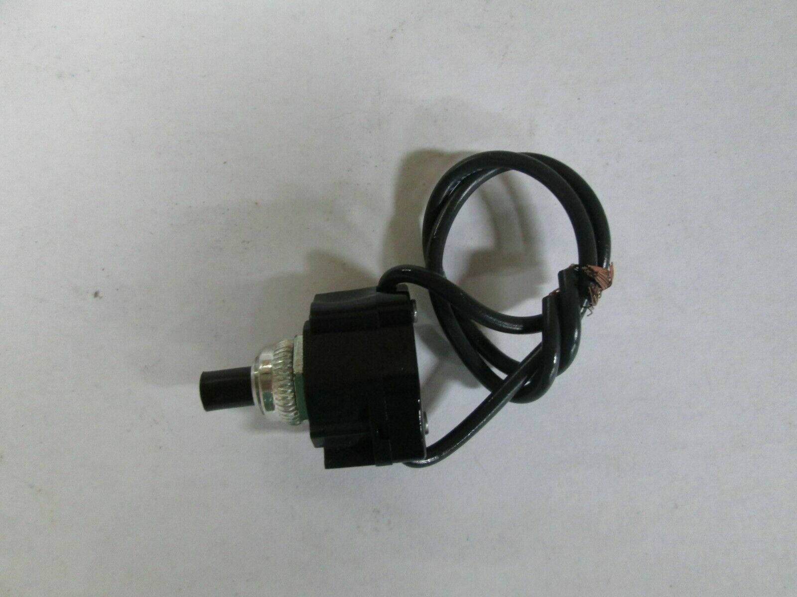 LEVITON PUSH BUTTON SWITCH 1/4A 250V 3/4A 125VT