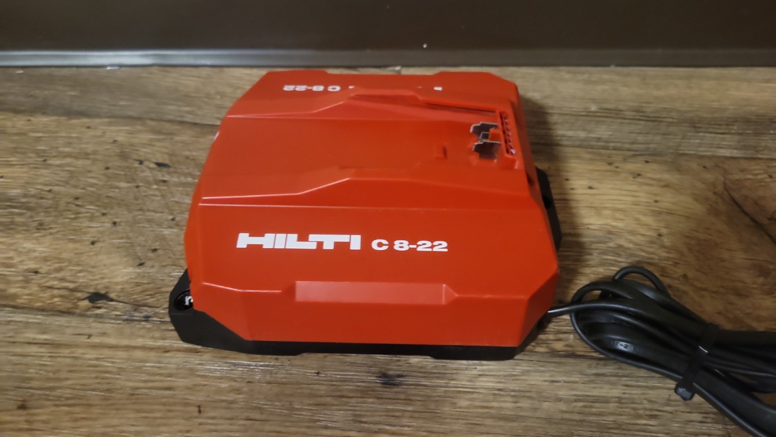 HILTI C 8-22 Nuron Charger & HILTI B 22-255 12AH BATTERY B 22-255 Li-ion