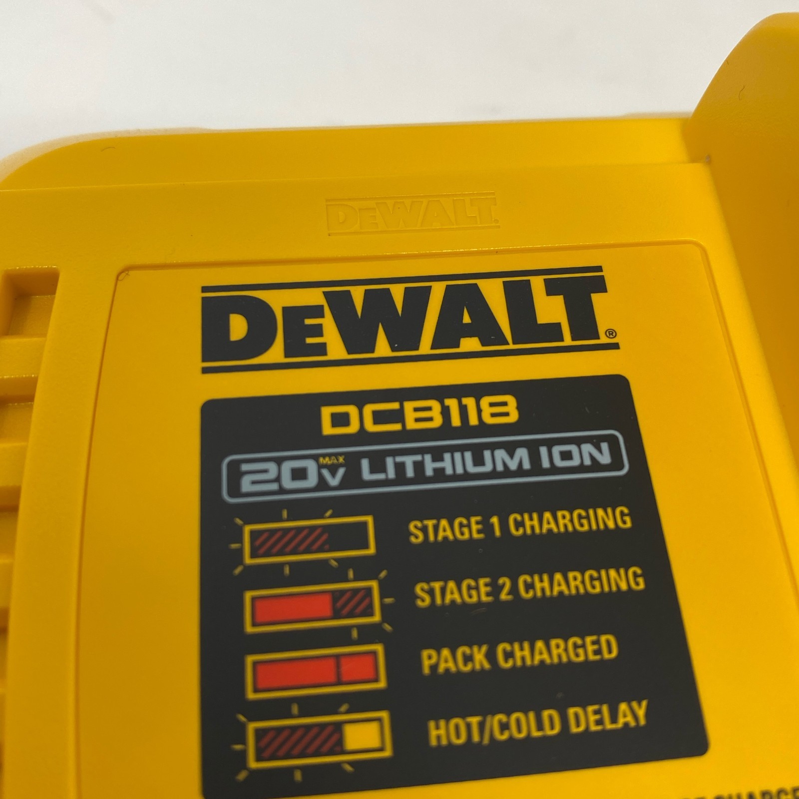 DeWALT DCB118 20V/60V 8A Fast Charger Yellow Single-Port