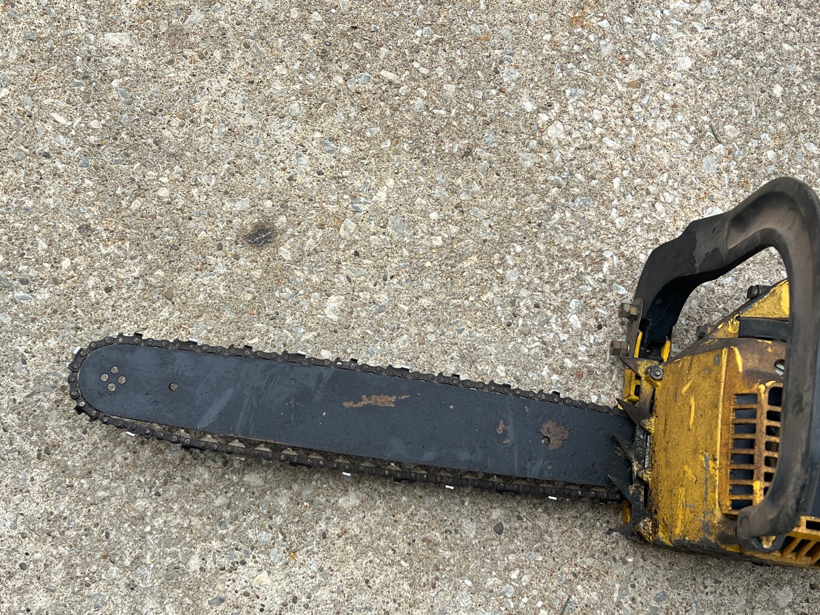 MCCULLOCH PRO MAC 510 16″ BAR GAS CHAINSAW W/ BAR & CHAIN FOR PARTS OR REPAIR