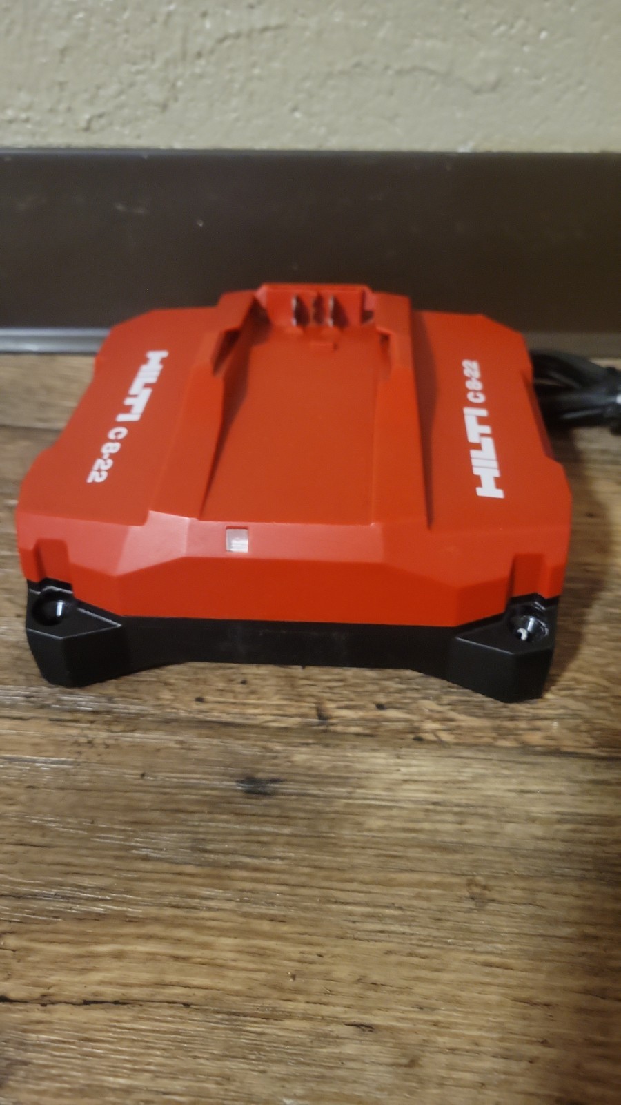 HILTI C 8-22 Nuron Charger & HILTI B 22-255 12AH BATTERY B 22-255 Li-ion