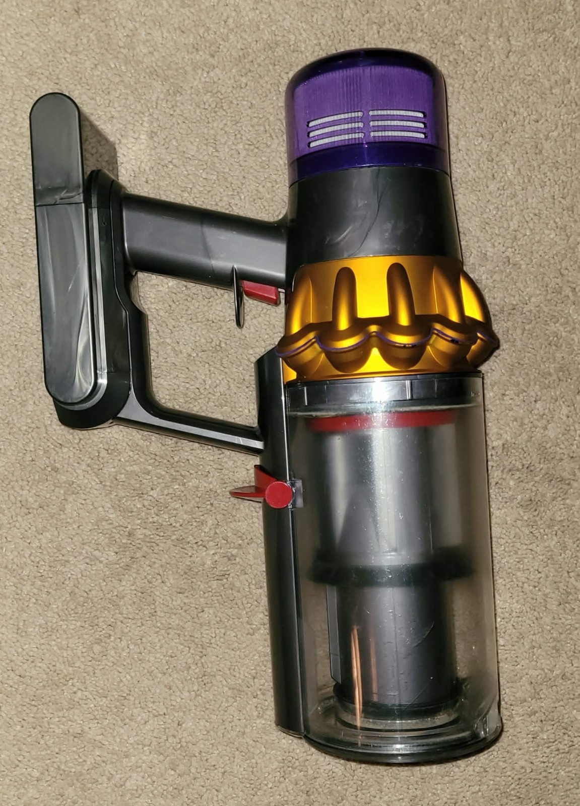 Dyson V15 Detect Cordless Vacuum, Illumination Reveals dust