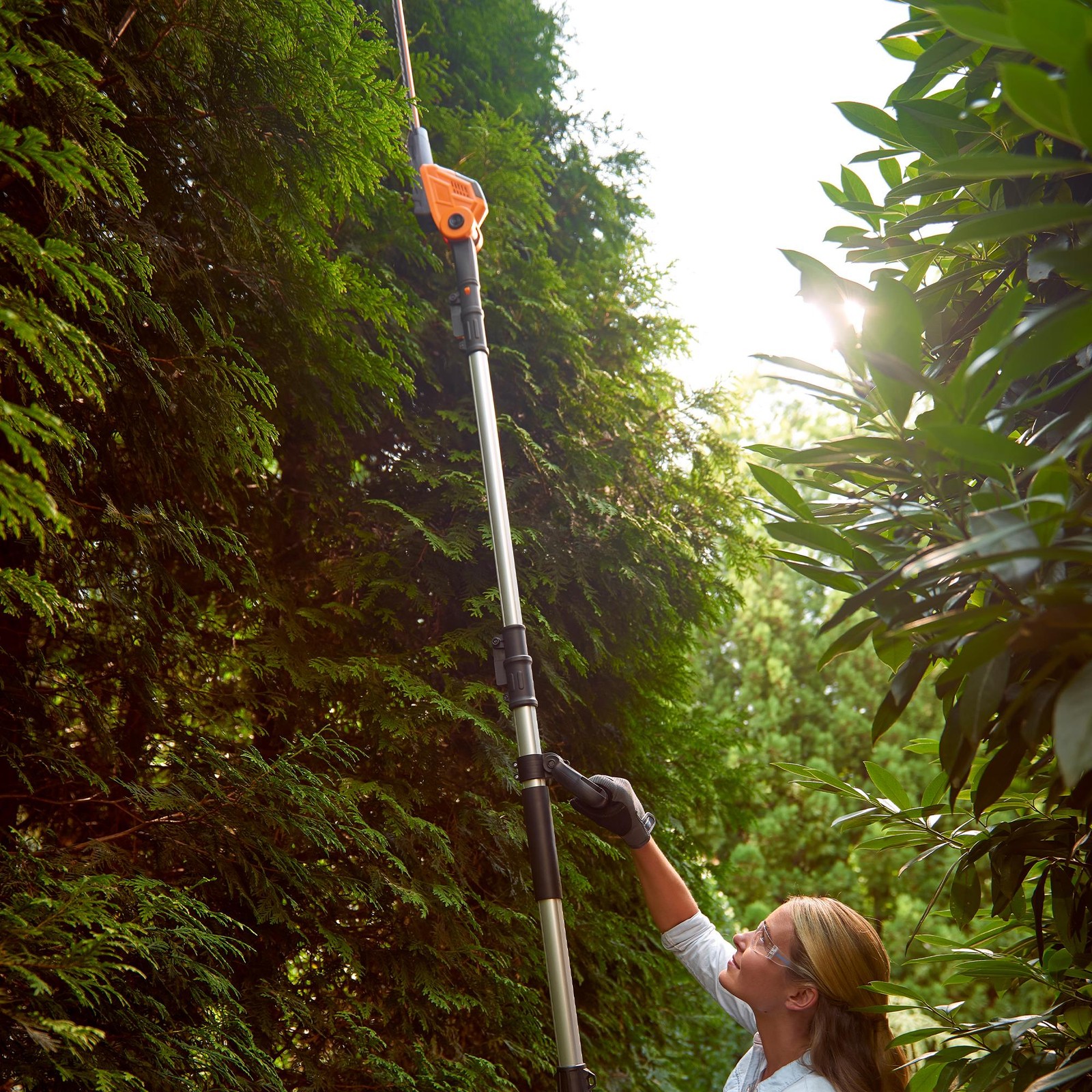 WORX WG252 Cordless 20V 2-in-1 Hedge Trimmer w/ Attachment Capabilities