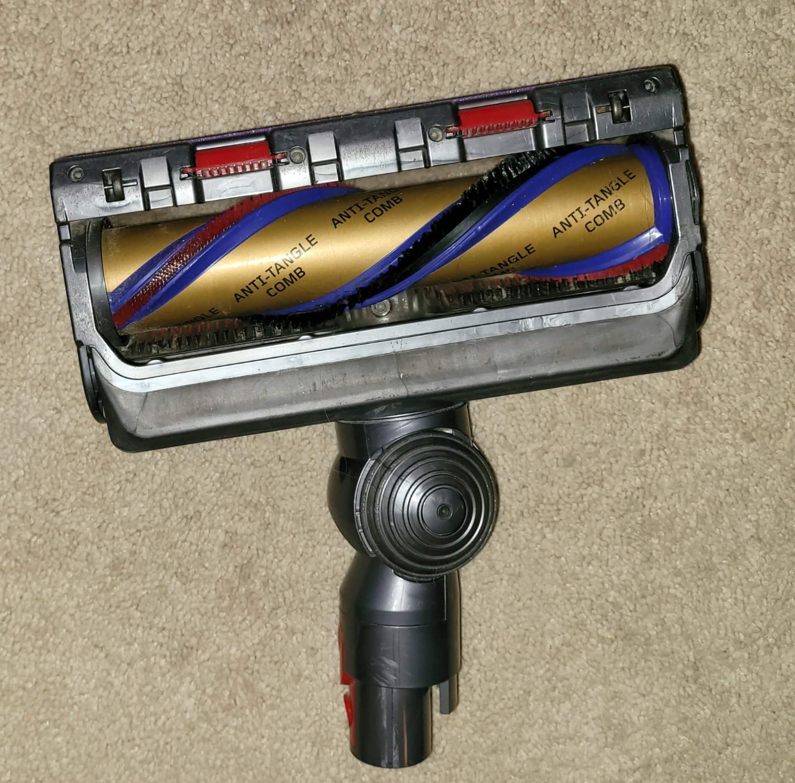 Dyson V15 Detect Cordless Vacuum, Illumination Reveals dust