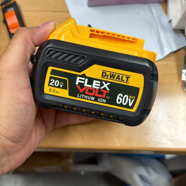 DeWALT DCB609 FlexVolt 20V / 60V MAX 9.0Ah 9 AH Lithium-Ion Battery