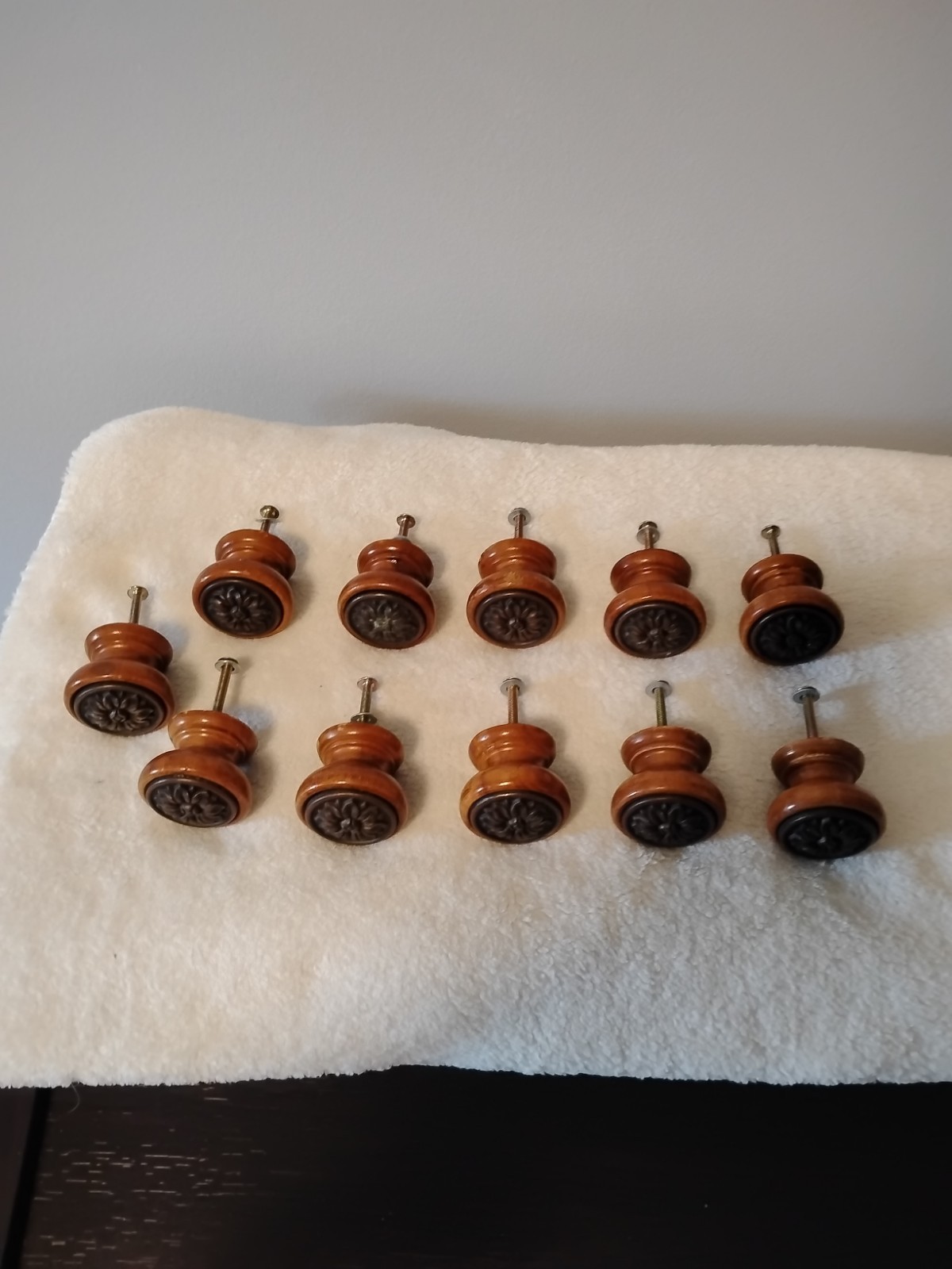11 Pcs Cabinet Drawer Wood Knobs With Embossed Metal Floral Inserts