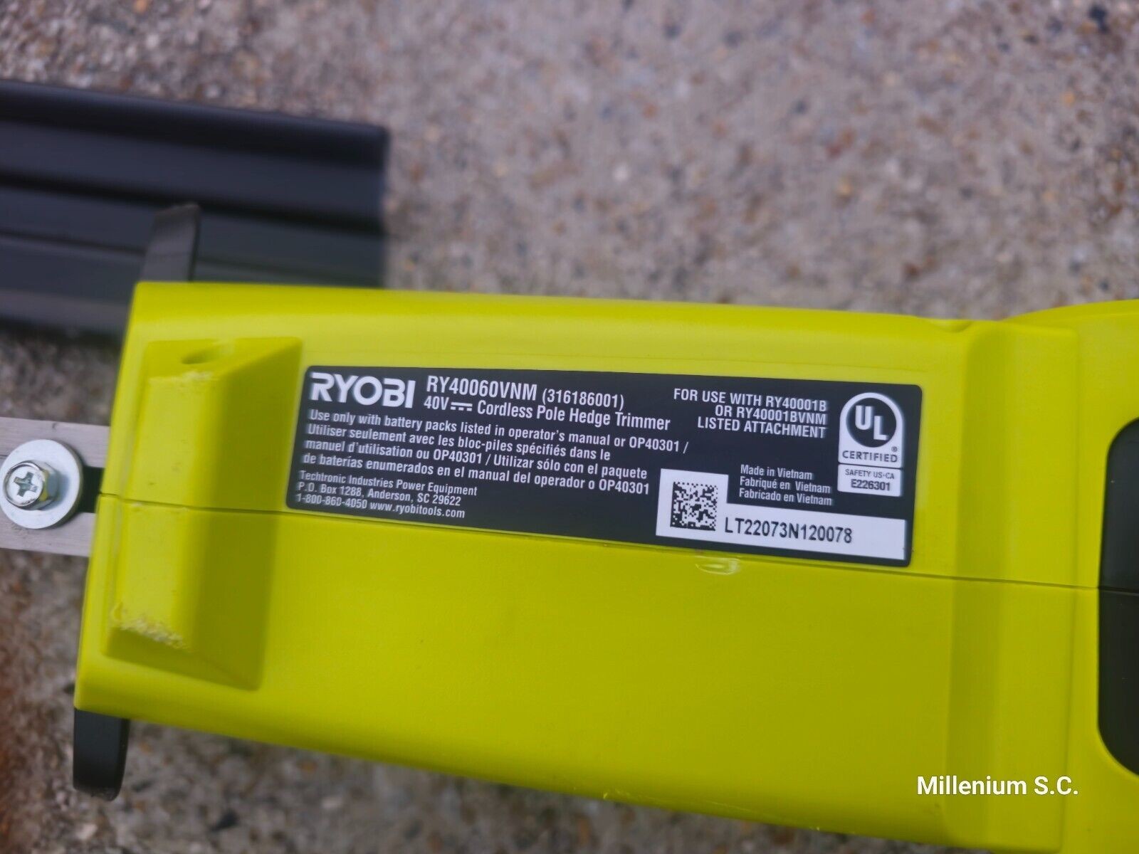 RYOBI Pole Hedge Trimmer 40-Volt Lithium-Ion Cordless Double-Sided Blade RY40060