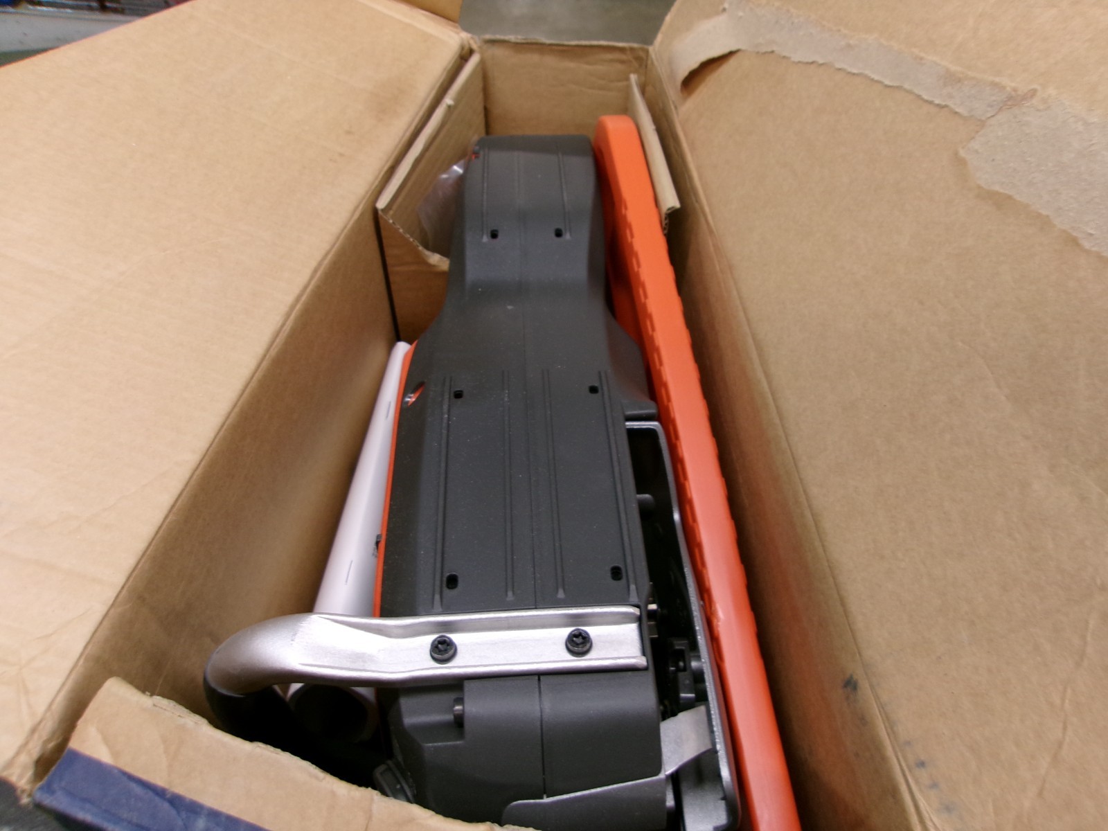 Husqvarna 540i XP 16″ 40V Rear-Handle Battery Chainsaw 967864016 (Tool Only)New